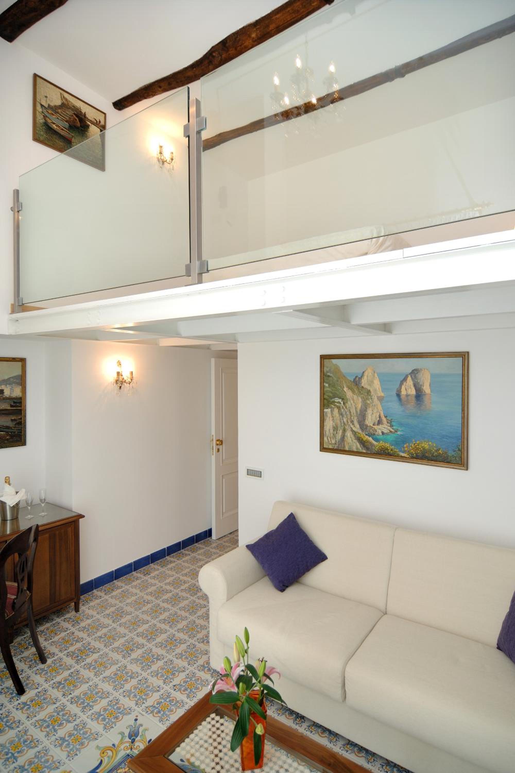 Junior Suite with Balcony - Photo 7