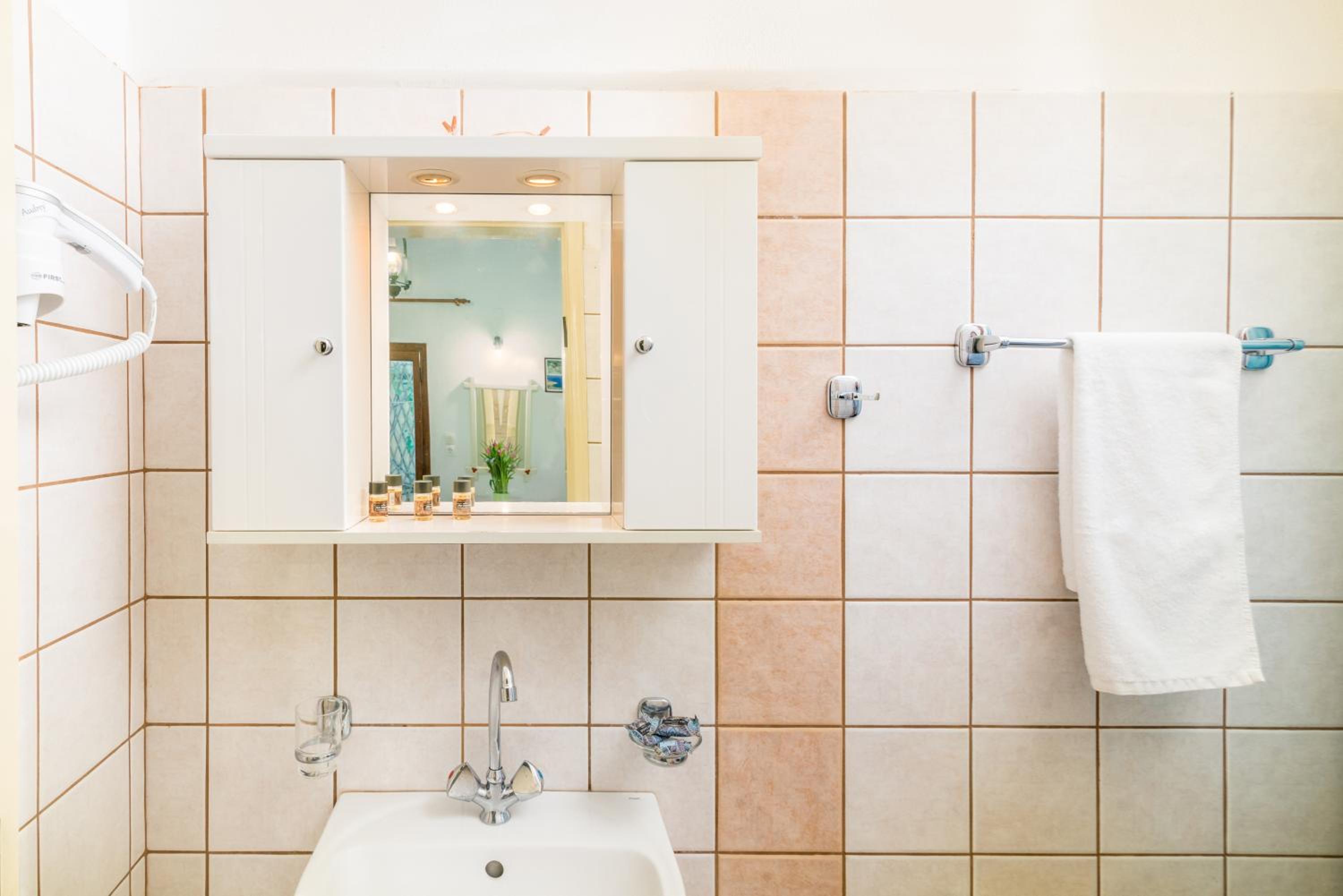 Double or Twin Room photo 2