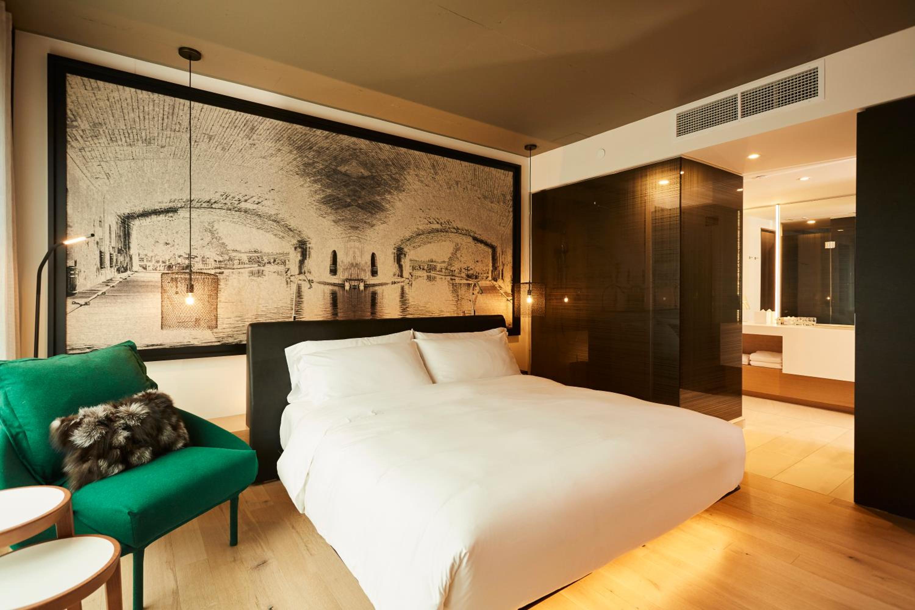 The Classic Room - 1 King Bed