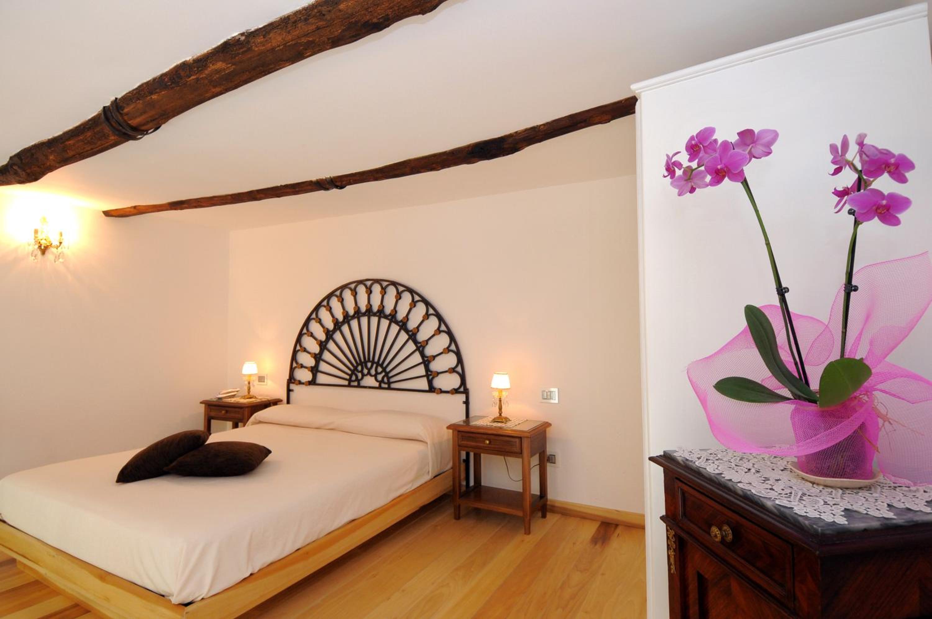 Junior Suite with Balcony - Photo 49