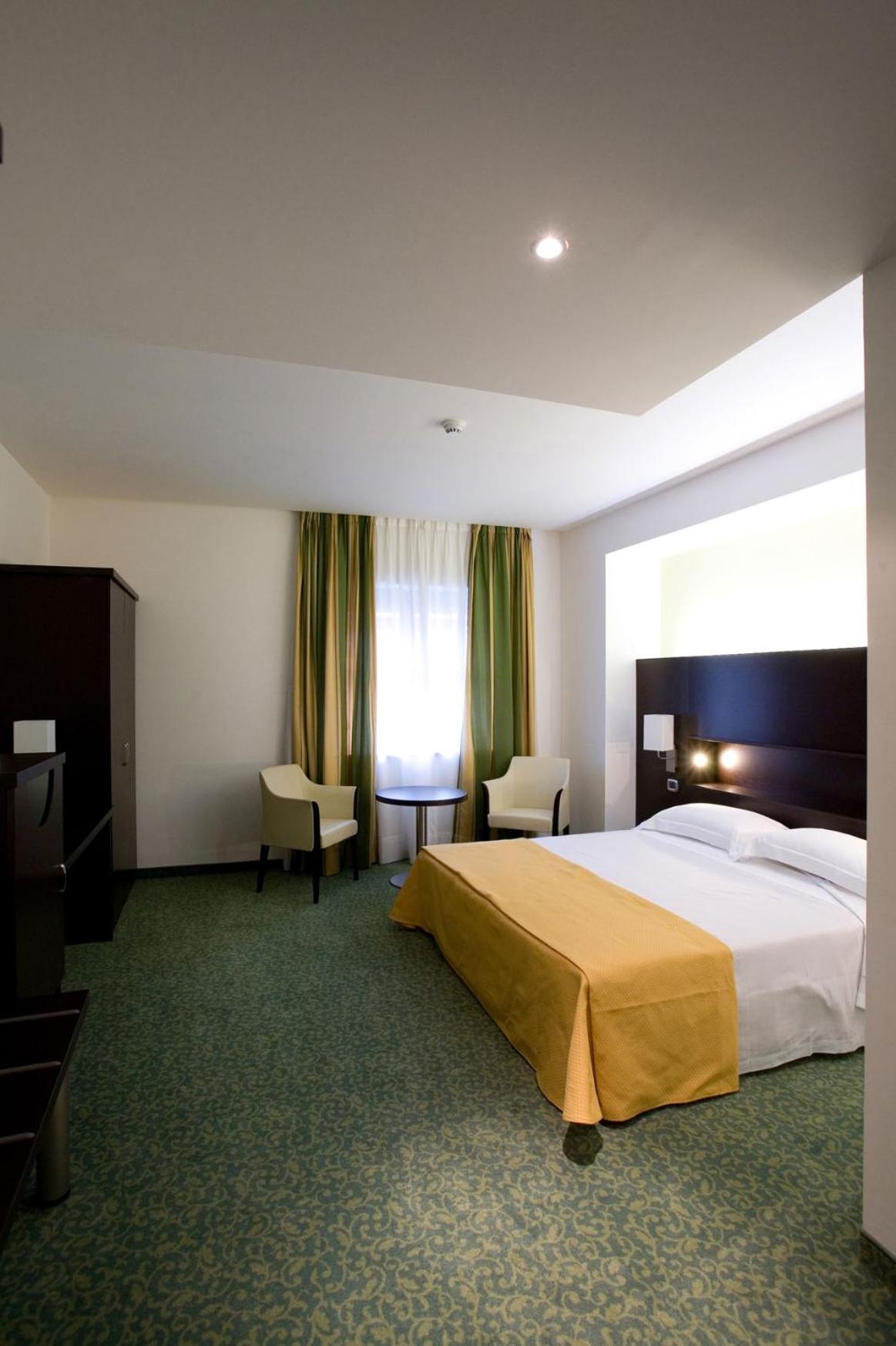 Double Room - Photo 2