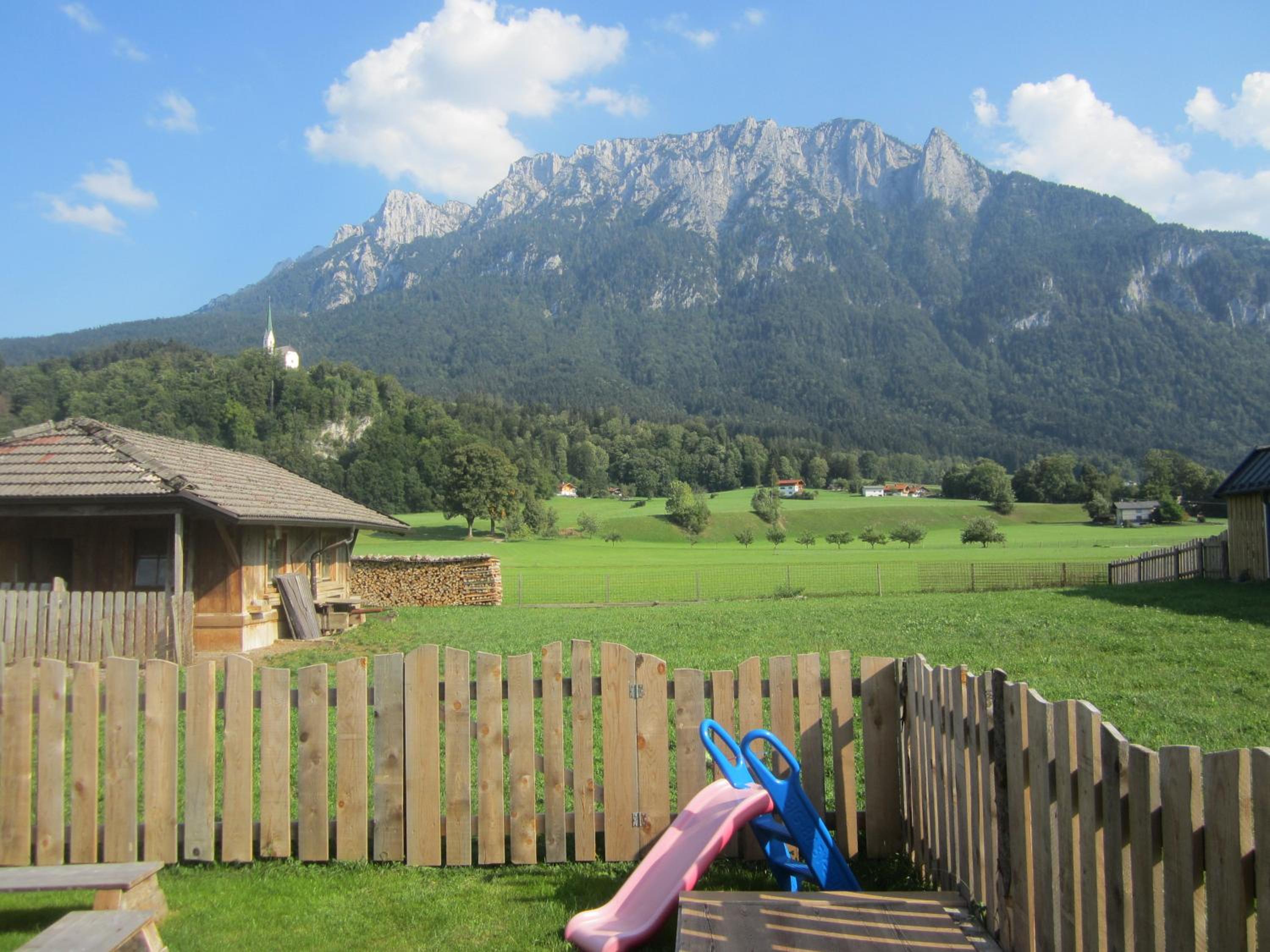 Apartment with Mountain View photo 2