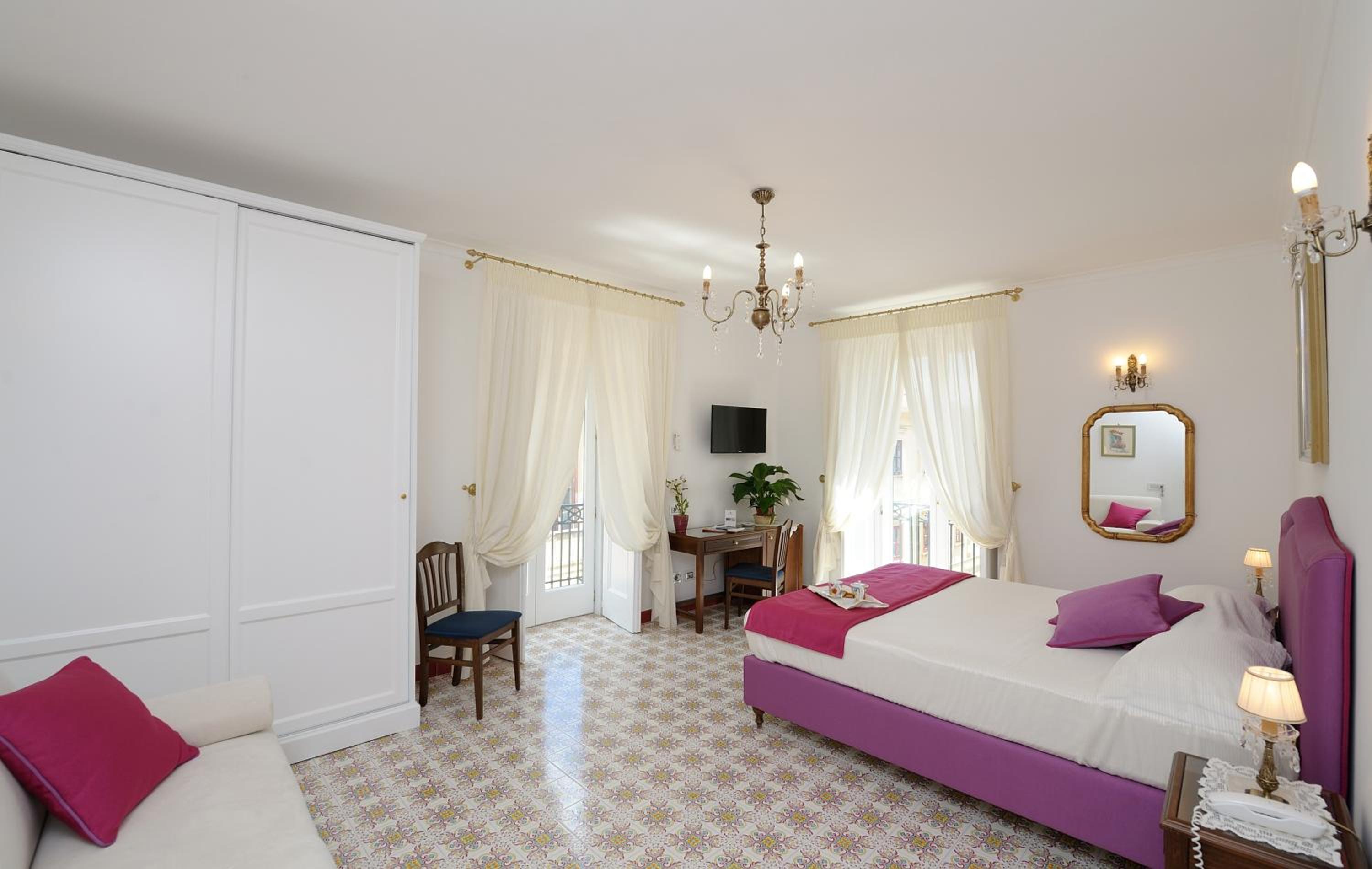 Junior Suite with Balcony - Photo 57
