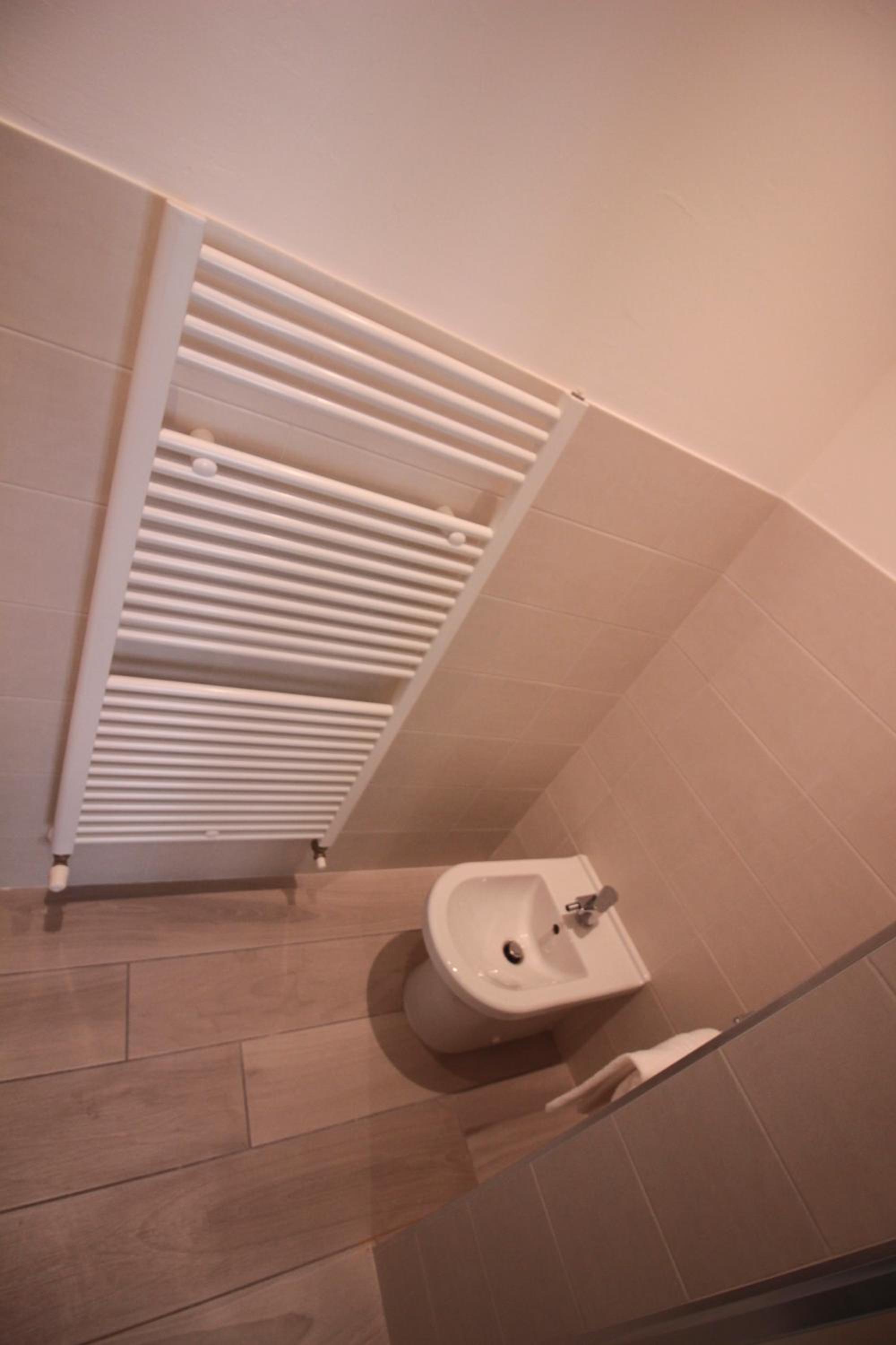 Double Room with Private Bathroom - Photo 24
