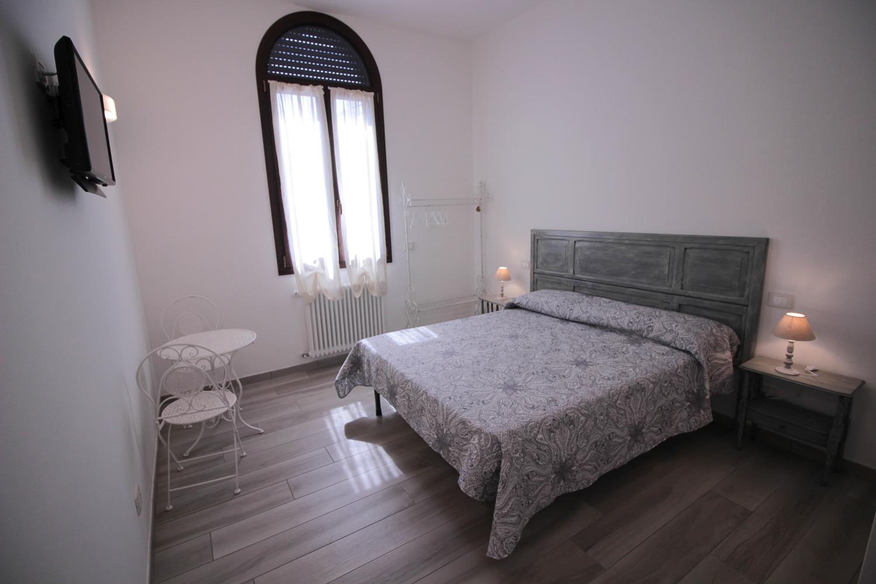 Double Room with Private Bathroom - Photo 1