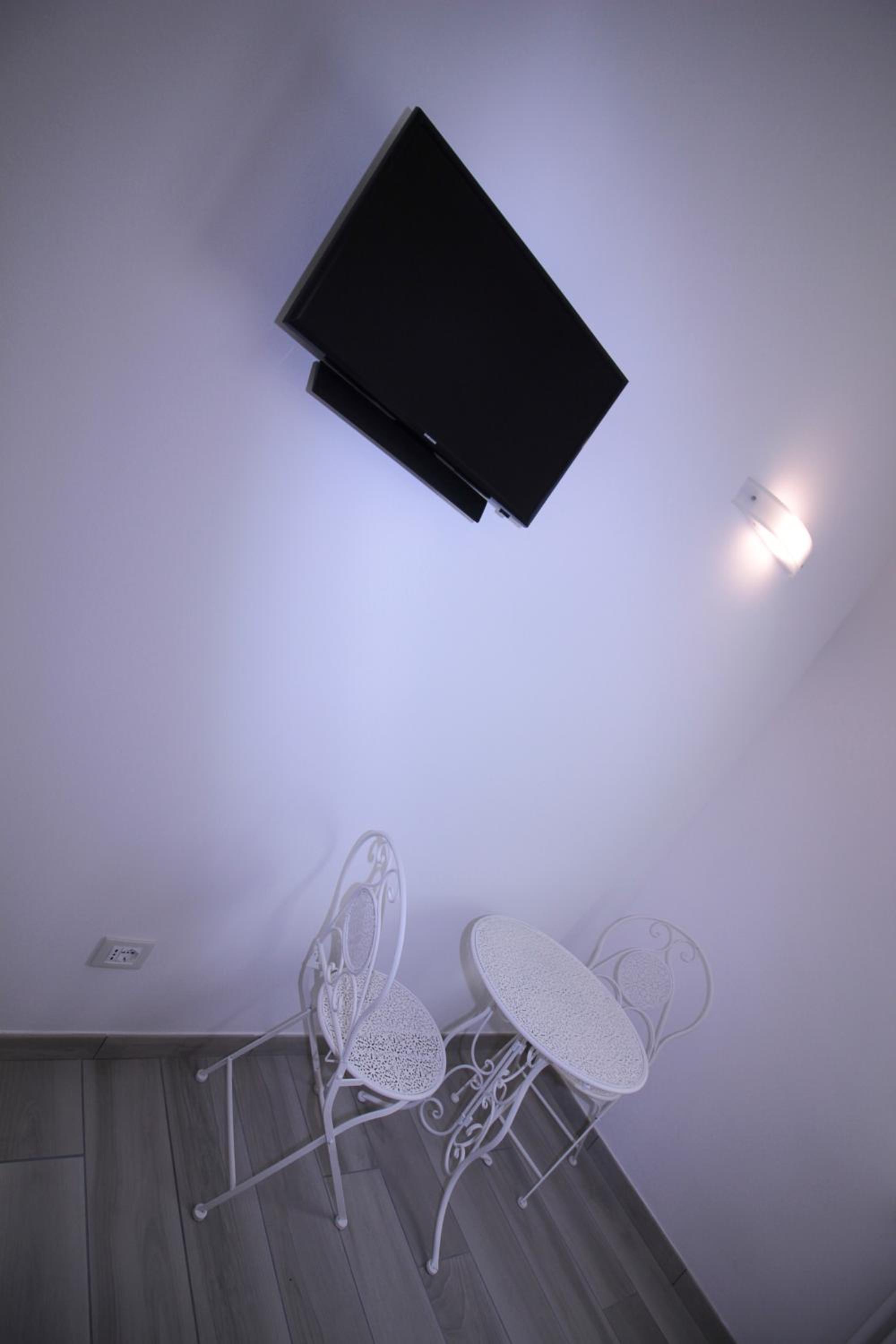 Double Room with Private Bathroom - Photo 5