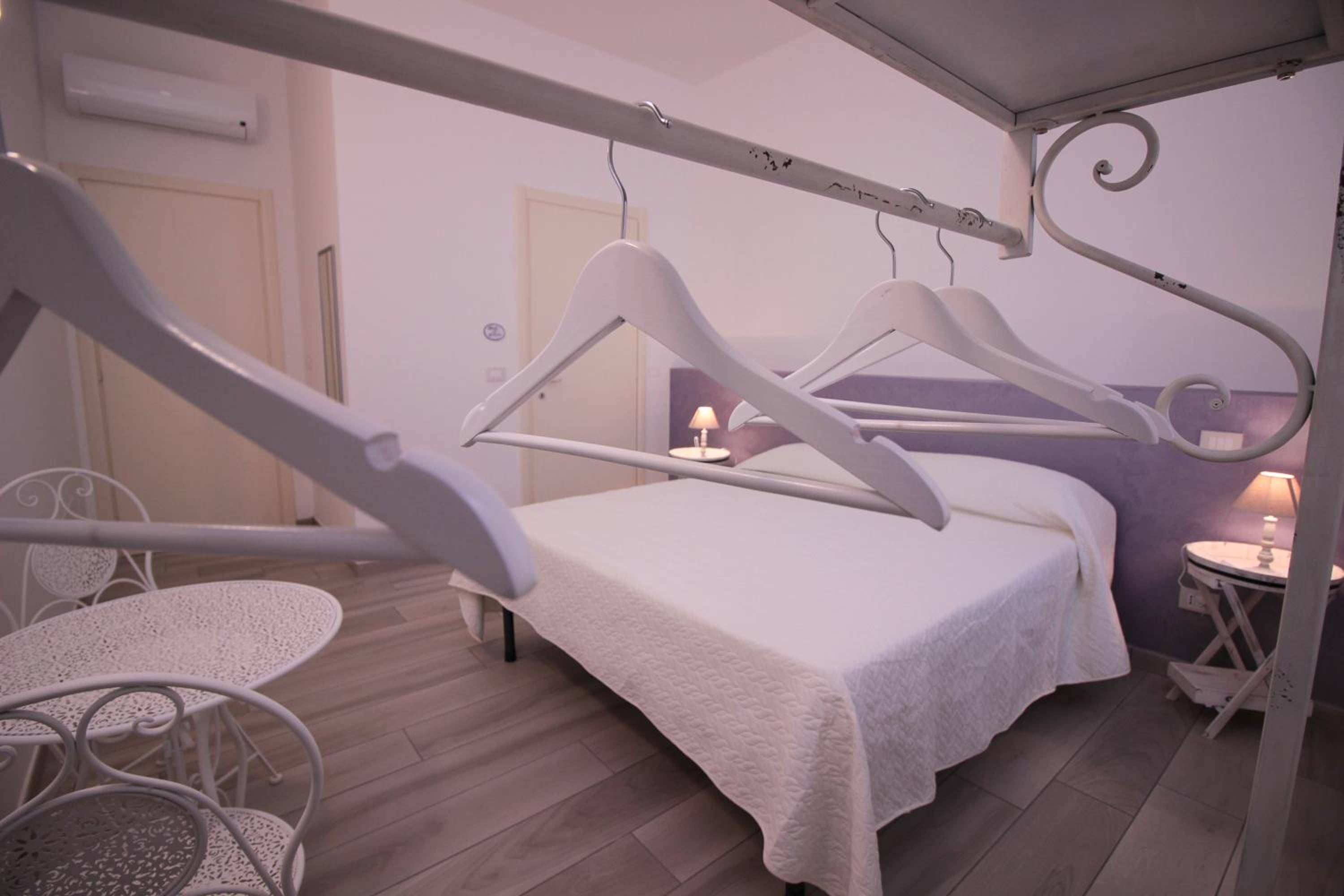 Double Room with Private Bathroom - Photo 15