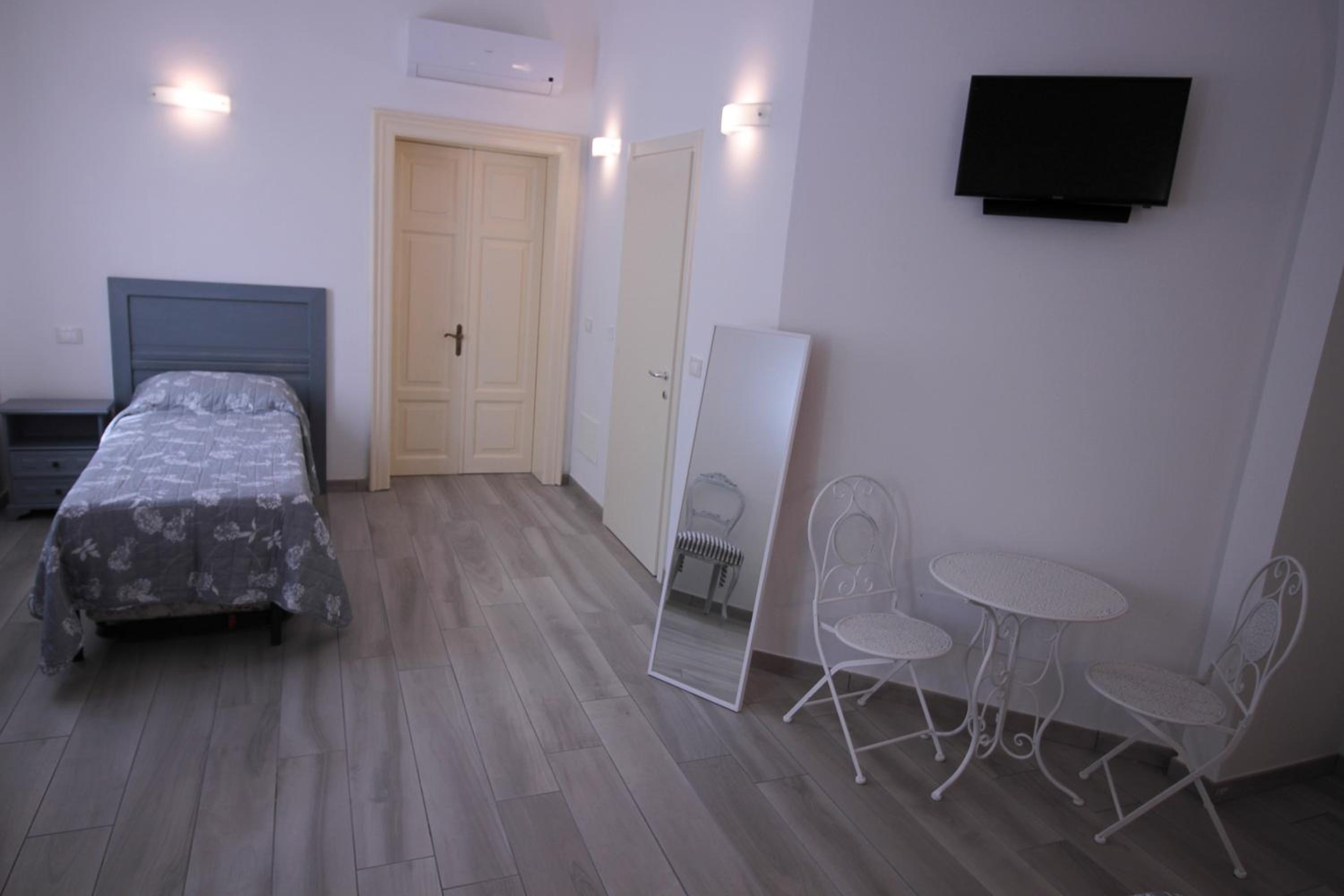 Deluxe Triple Room - Photo 18