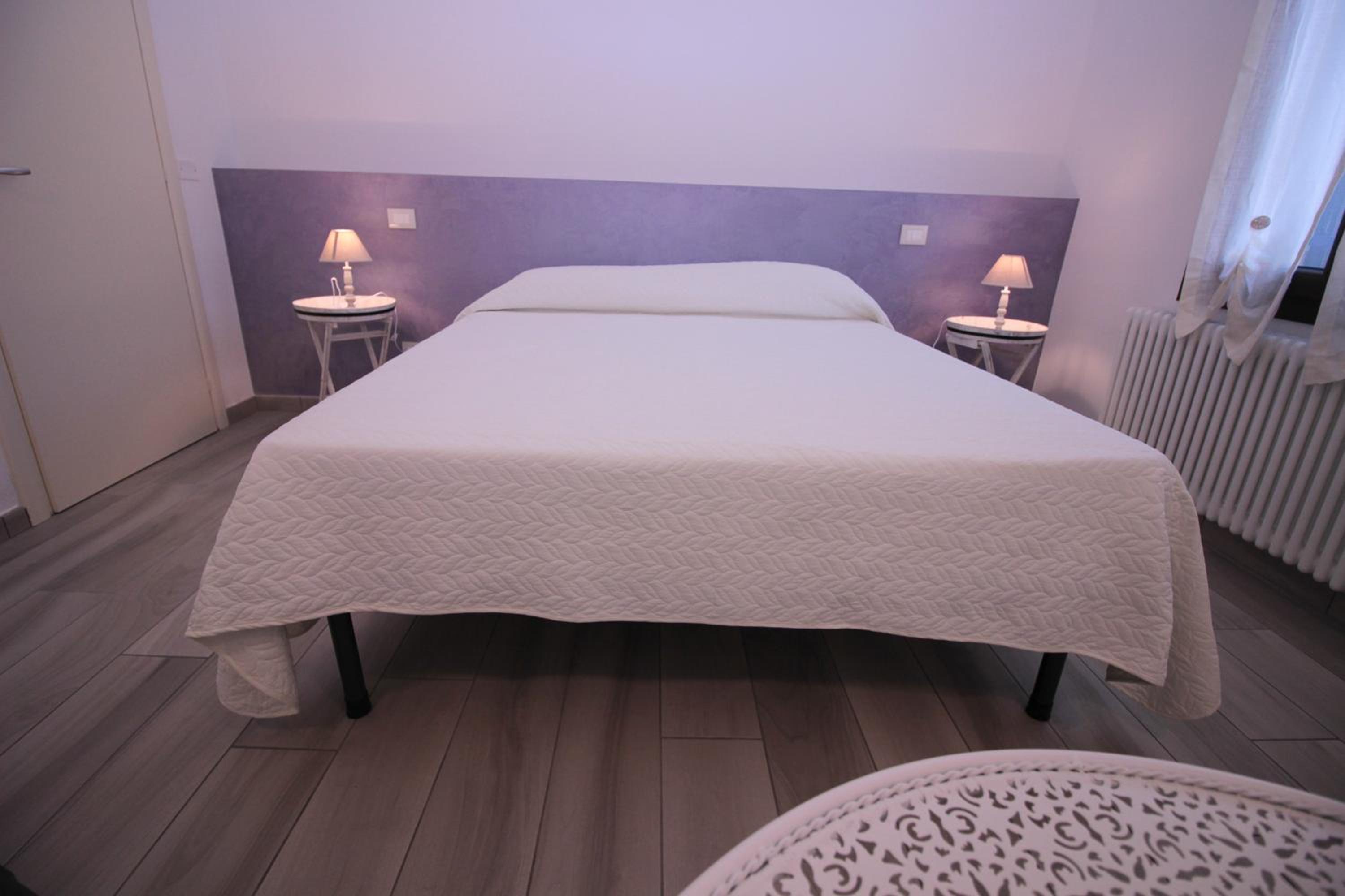 Double Room with Private Bathroom - Photo 25