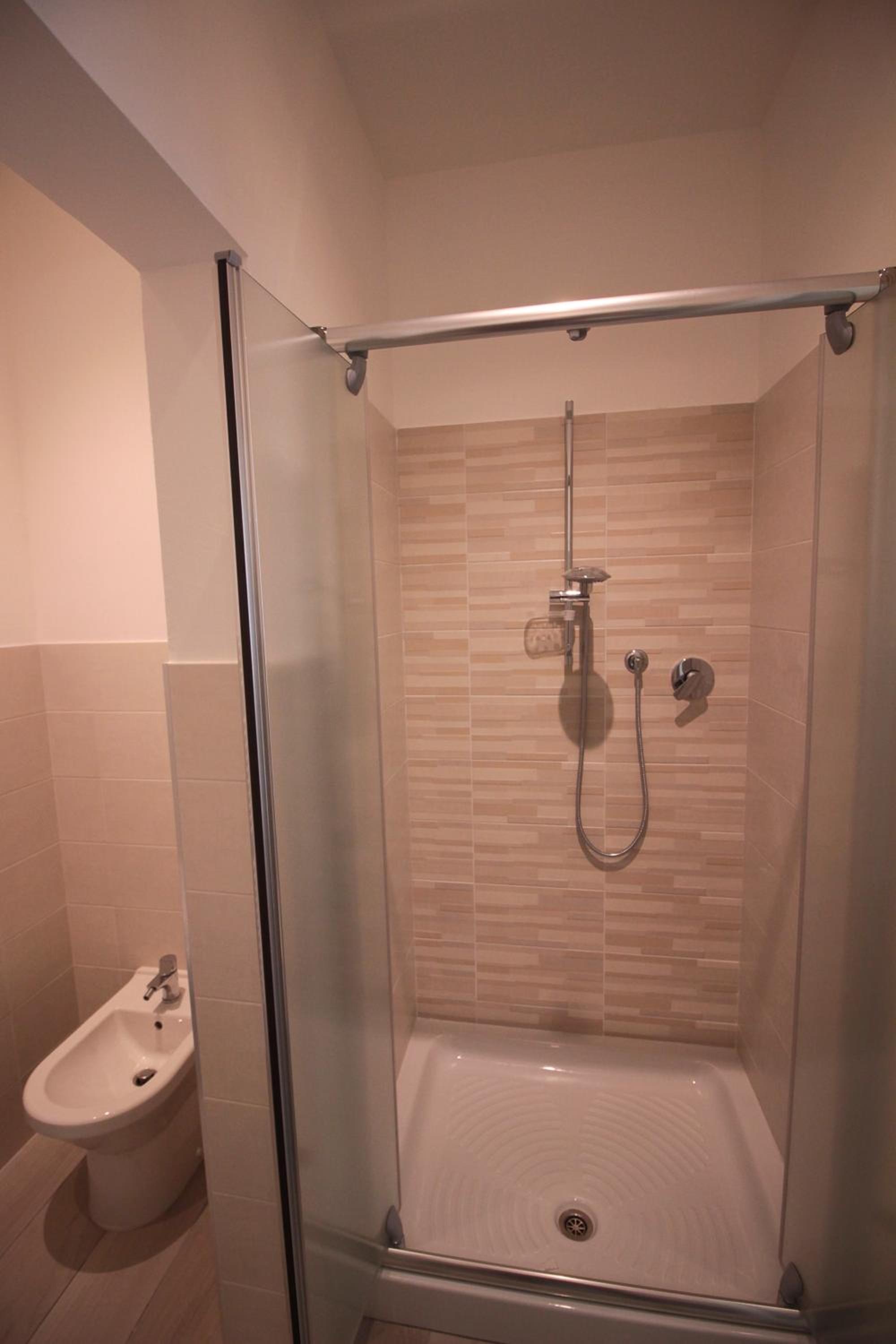 Double Room with Private Bathroom - Photo 27