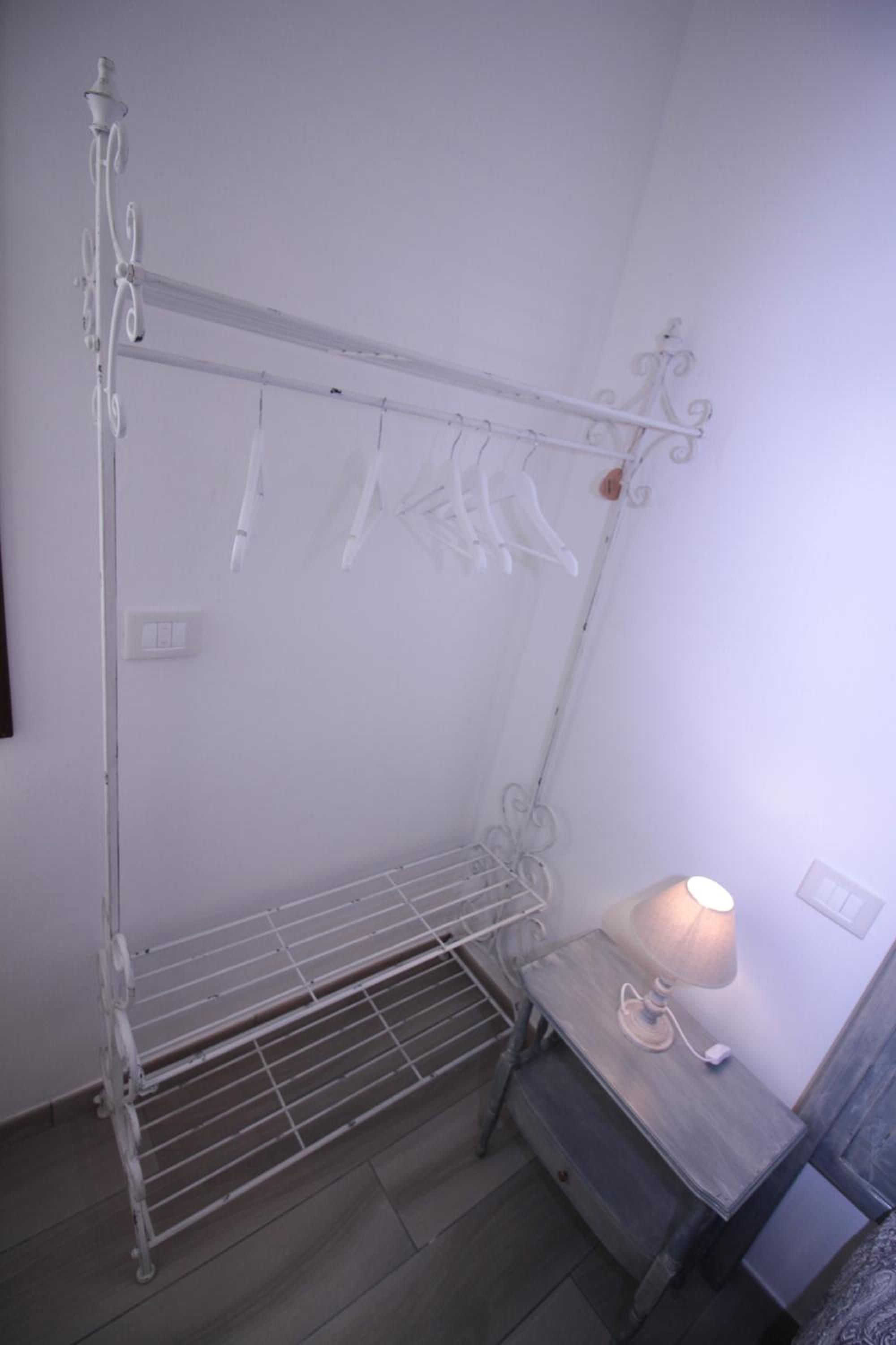 Double Room with Private Bathroom - Photo 11