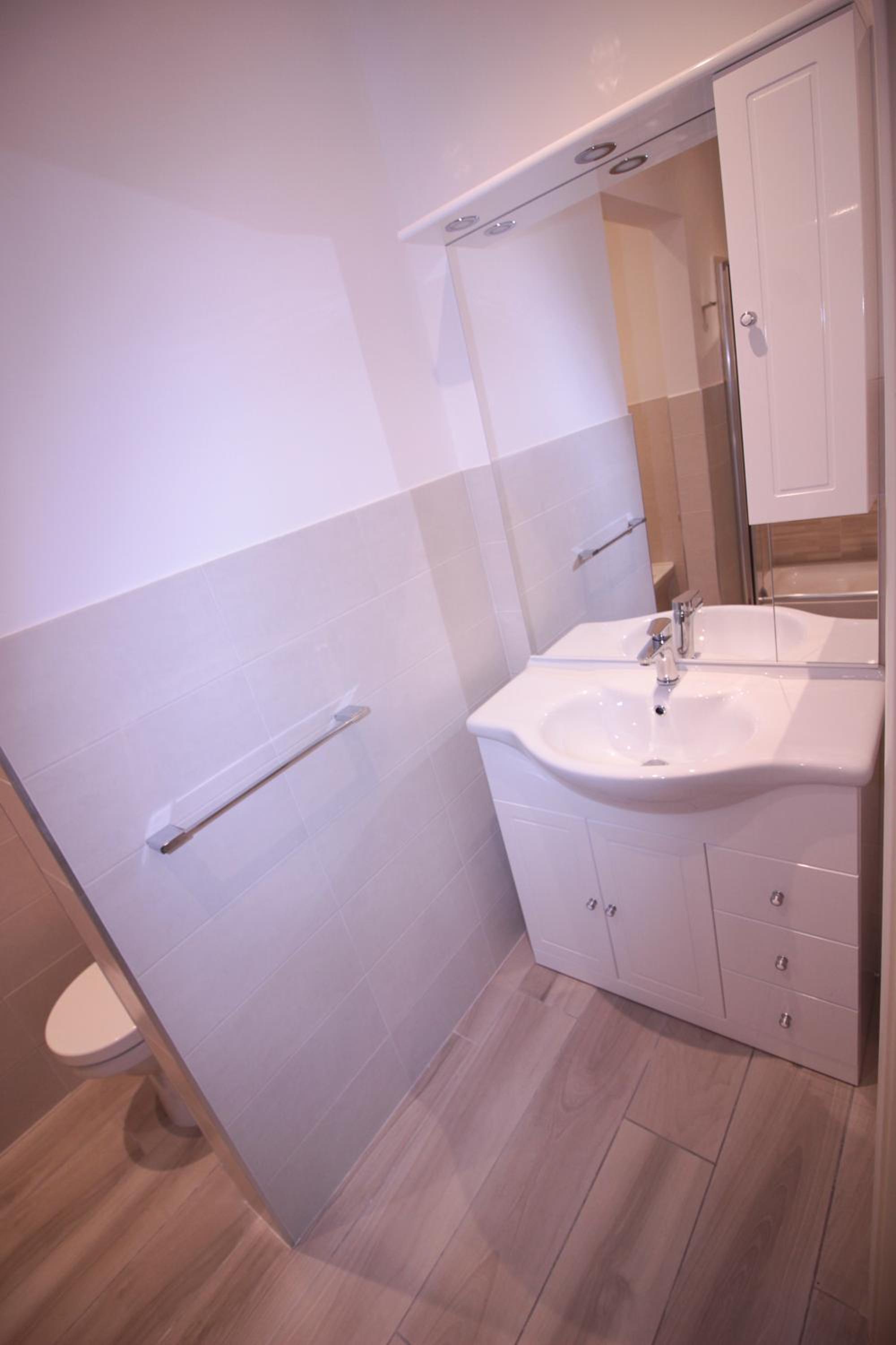 Double Room with Private Bathroom - Photo 7