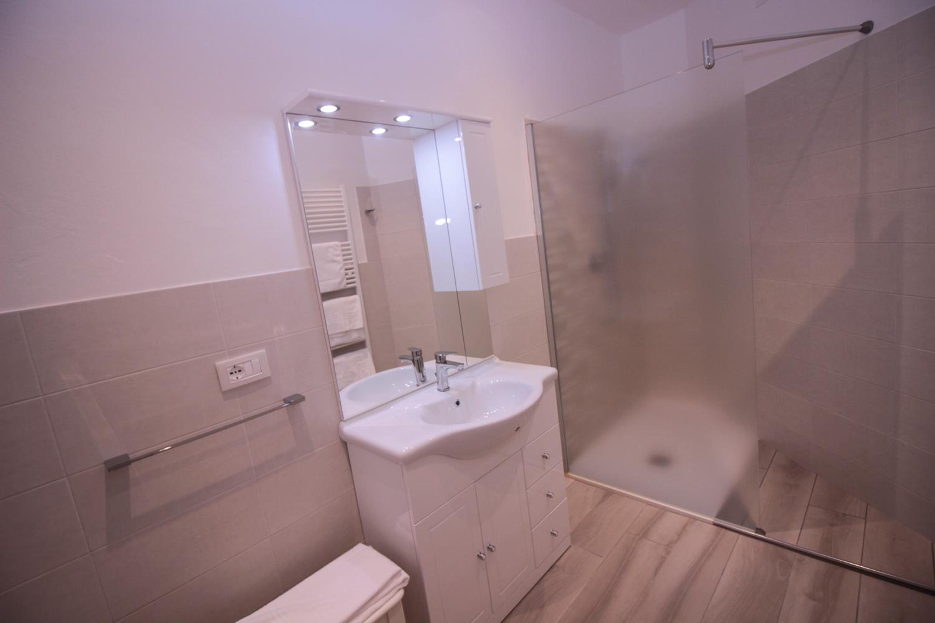 Deluxe Triple Room - Photo 4