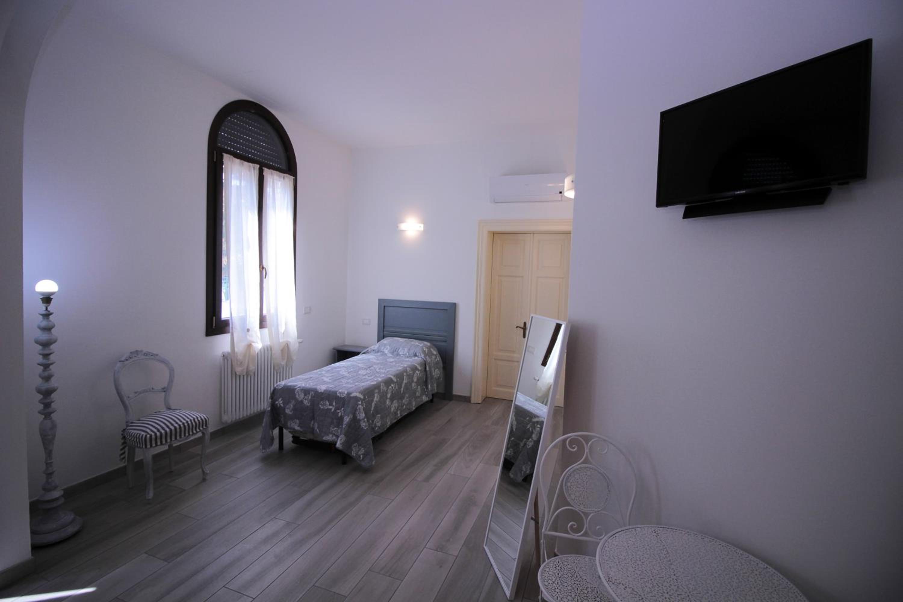 Deluxe Triple Room - Photo 14