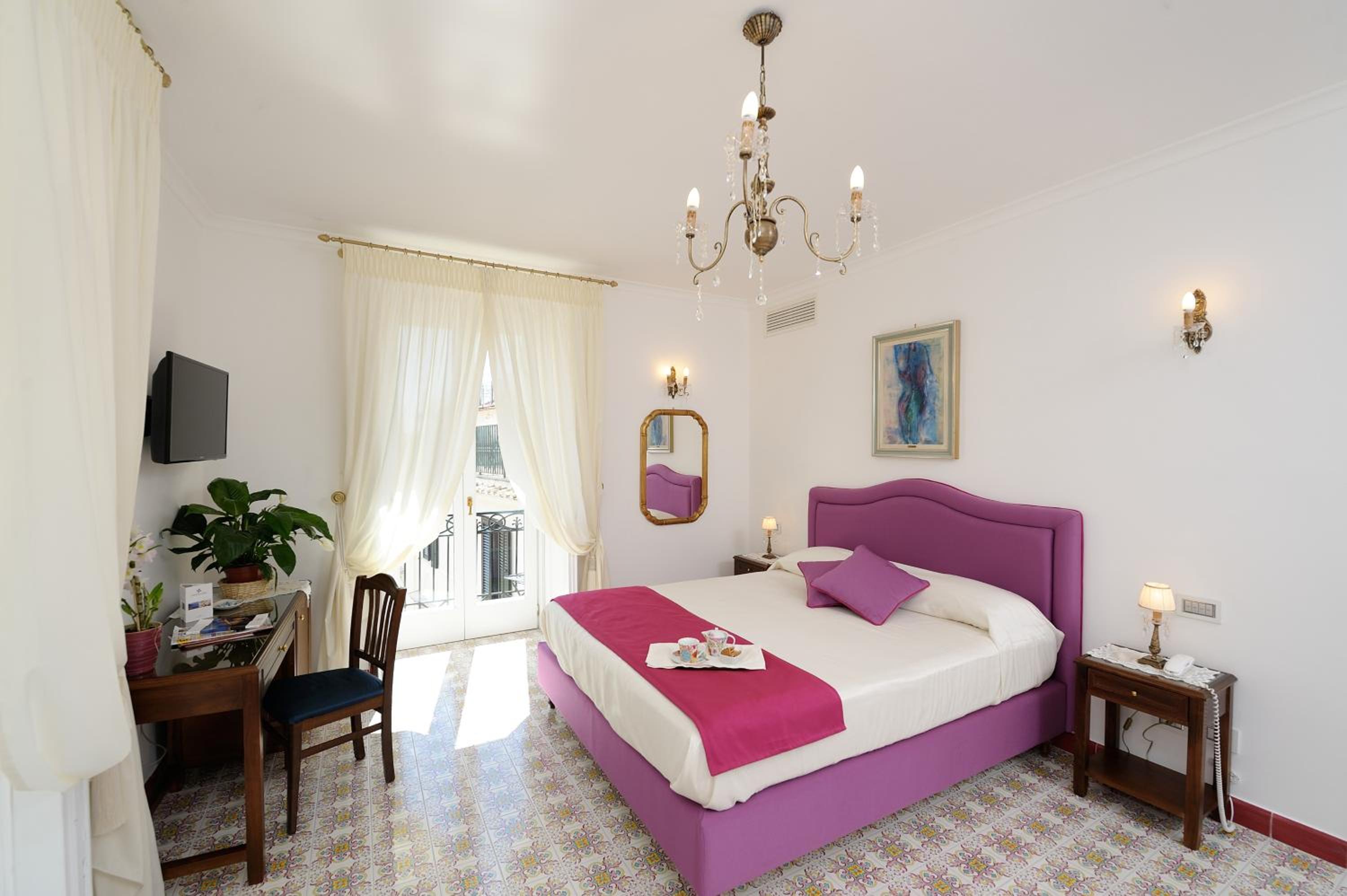Junior Suite with Balcony - Photo 38