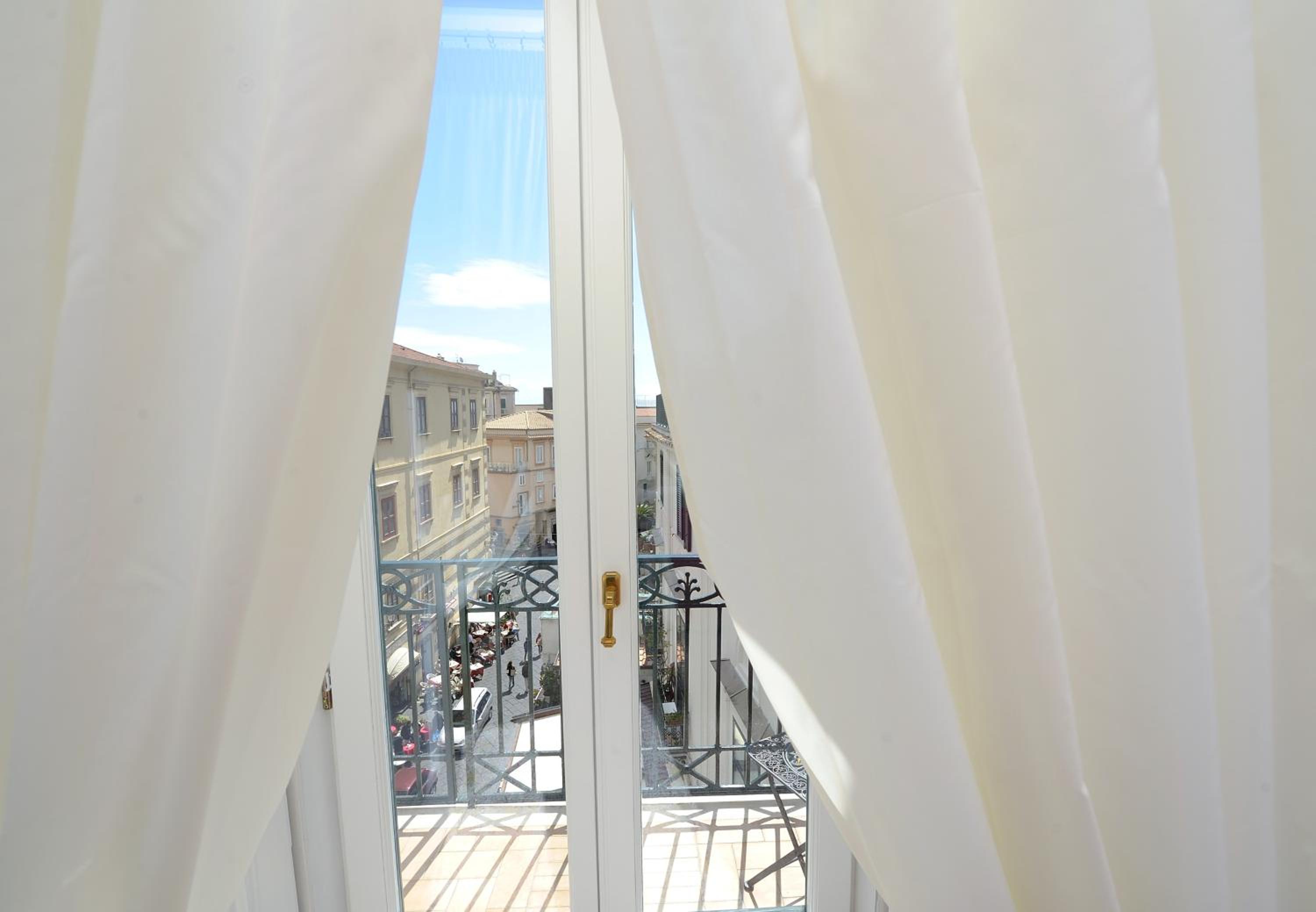 Junior Suite with Balcony - Photo 62