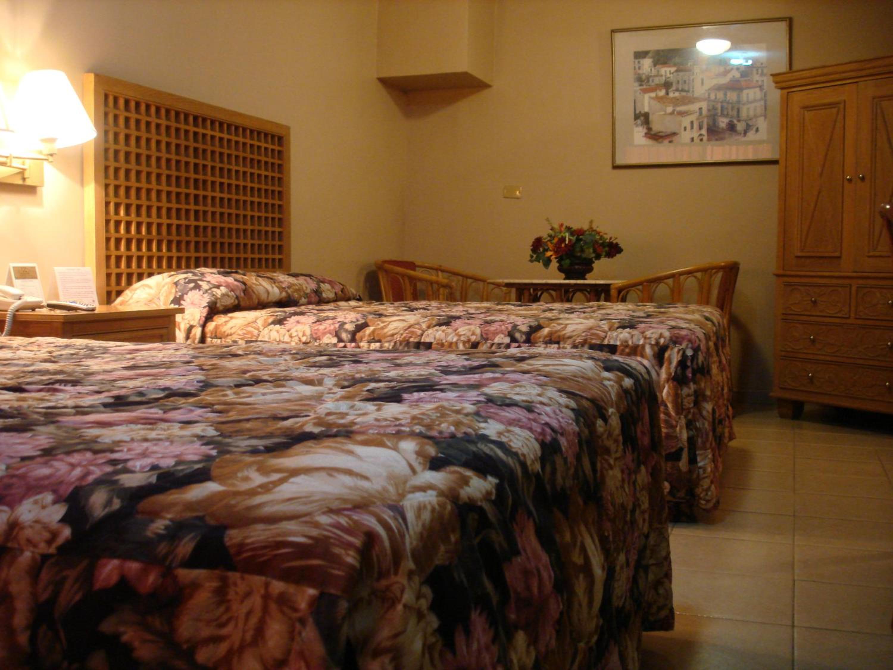 Standard Twin Room - Photo 4