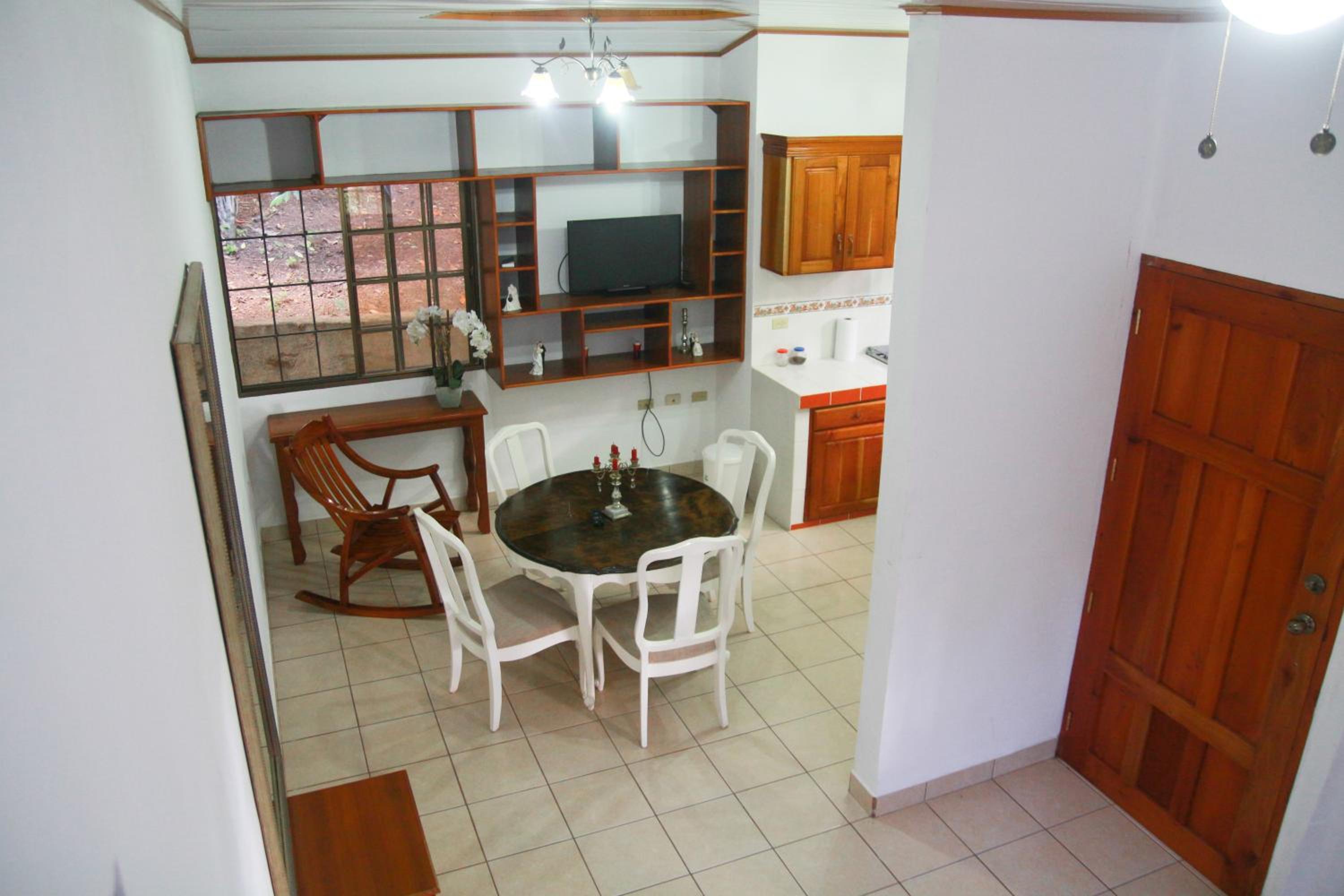 10-Bed Mixed Dormitory Room photo 3