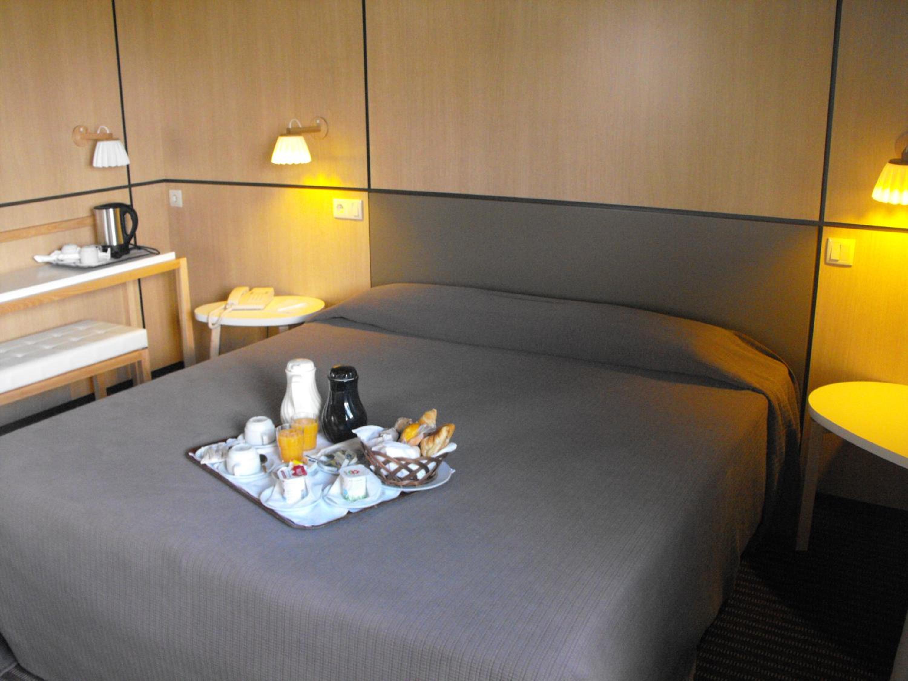 Double Room with Extra Bed with City View - Photo 1