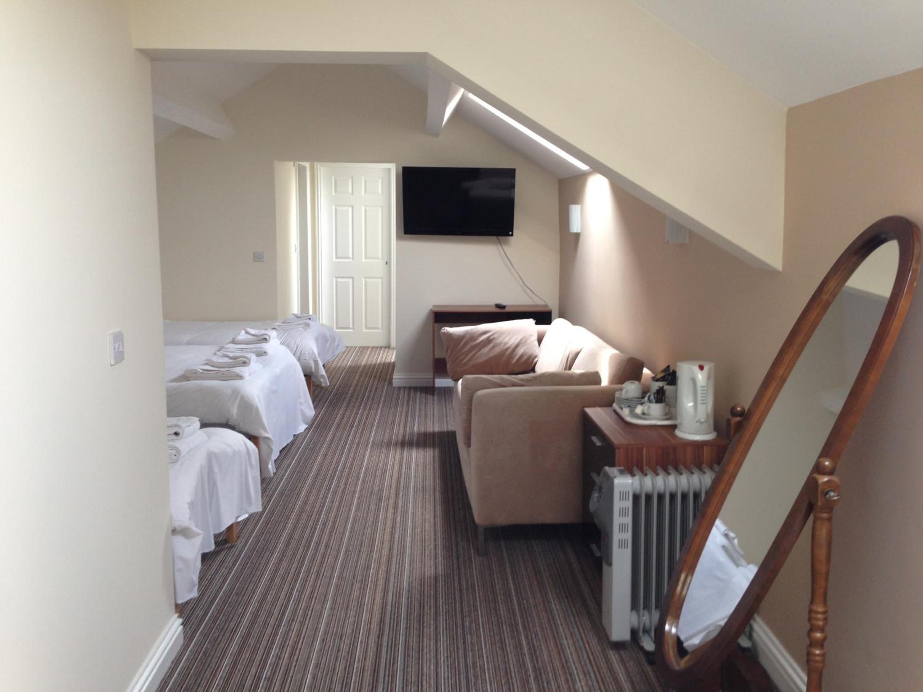 Superior Family Room - Photo 2