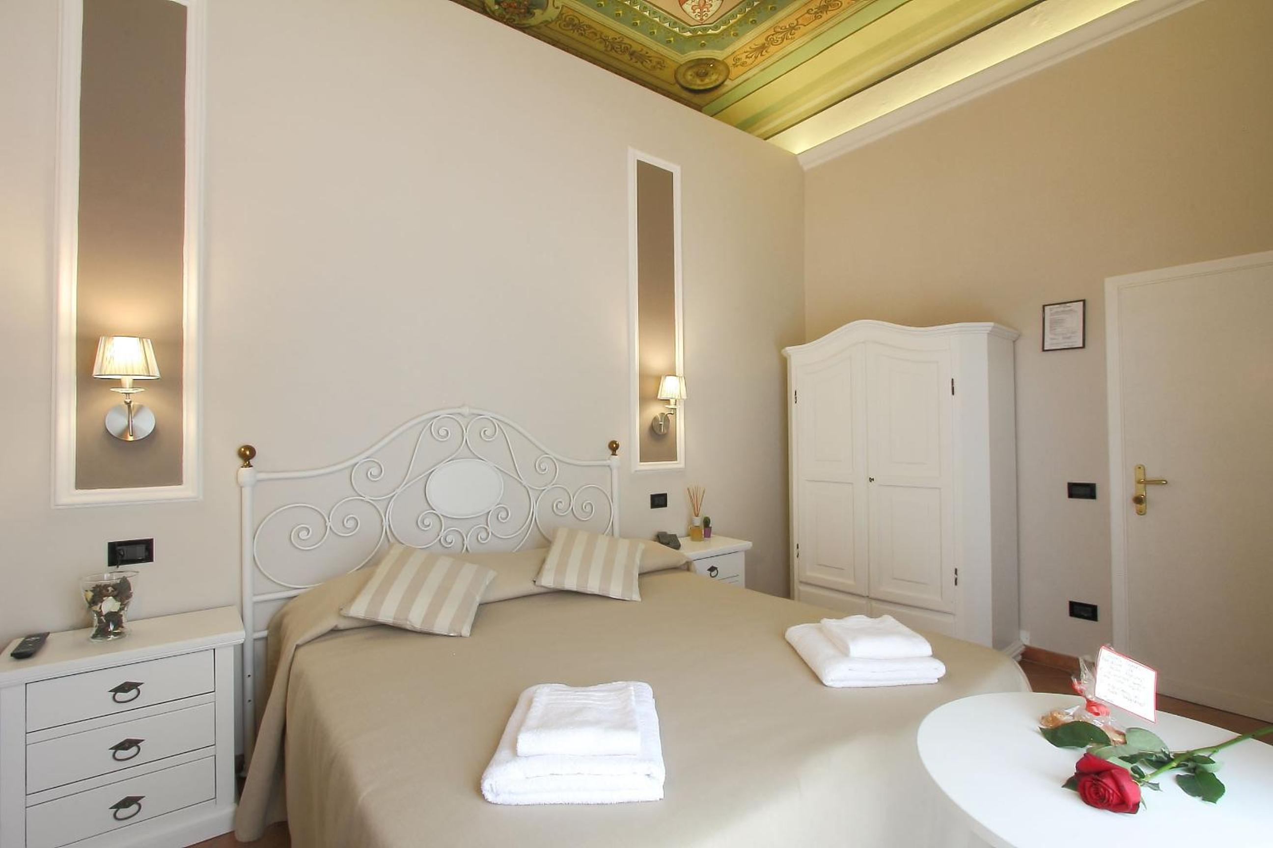 Double Room thumbnail 5