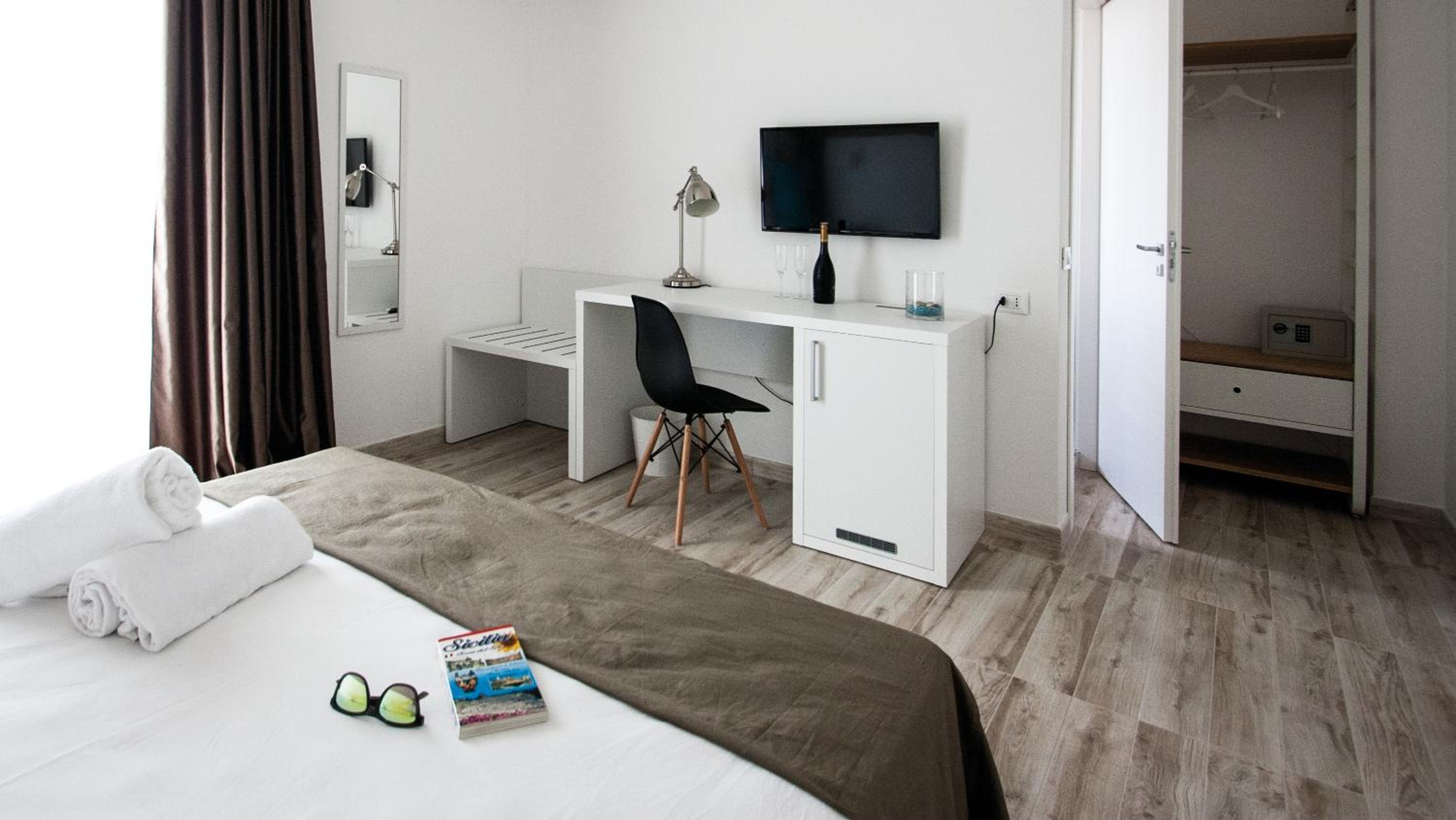 Deluxe Double Room - Photo 2