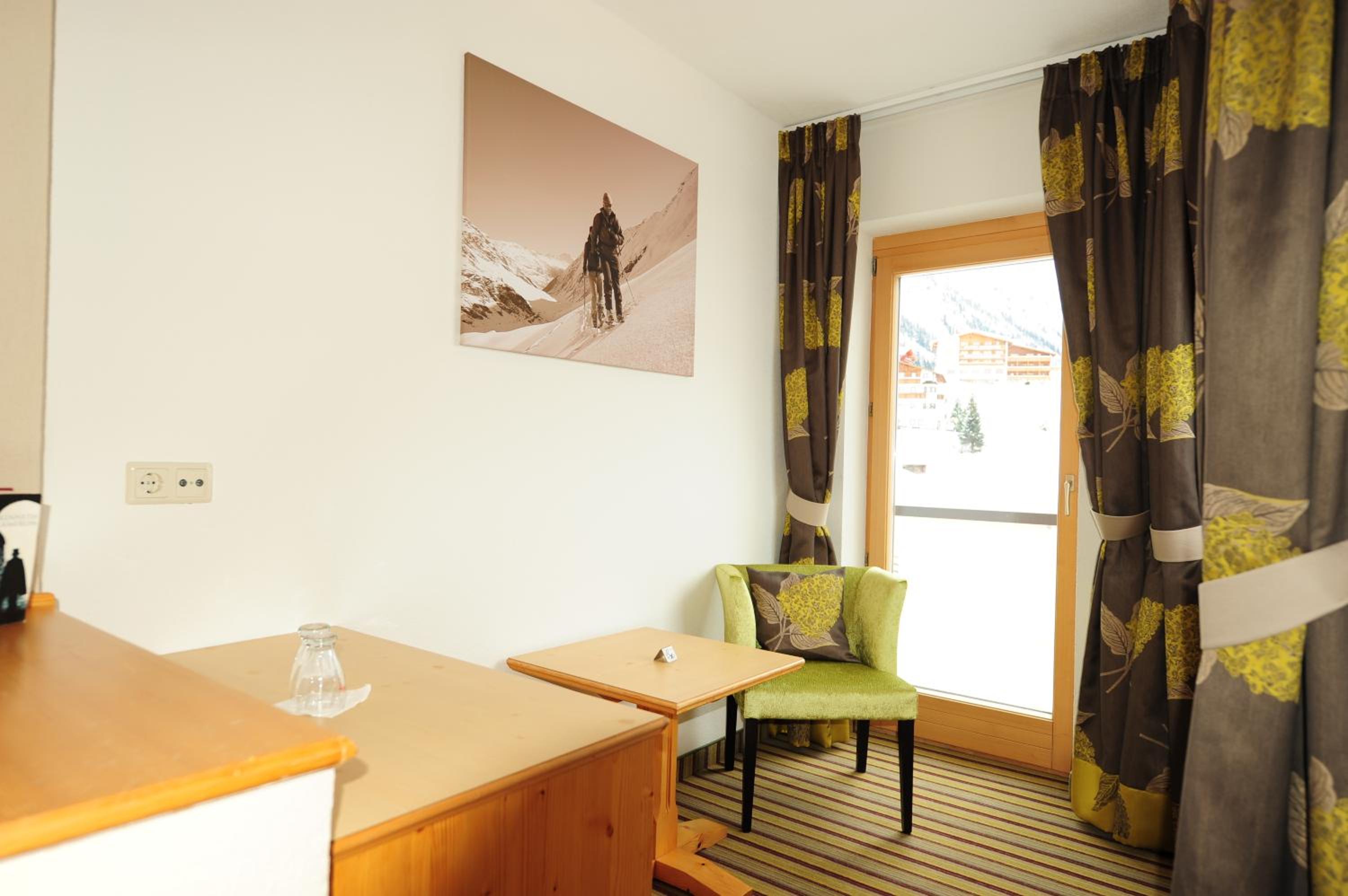 Deluxe Double Room photo 3