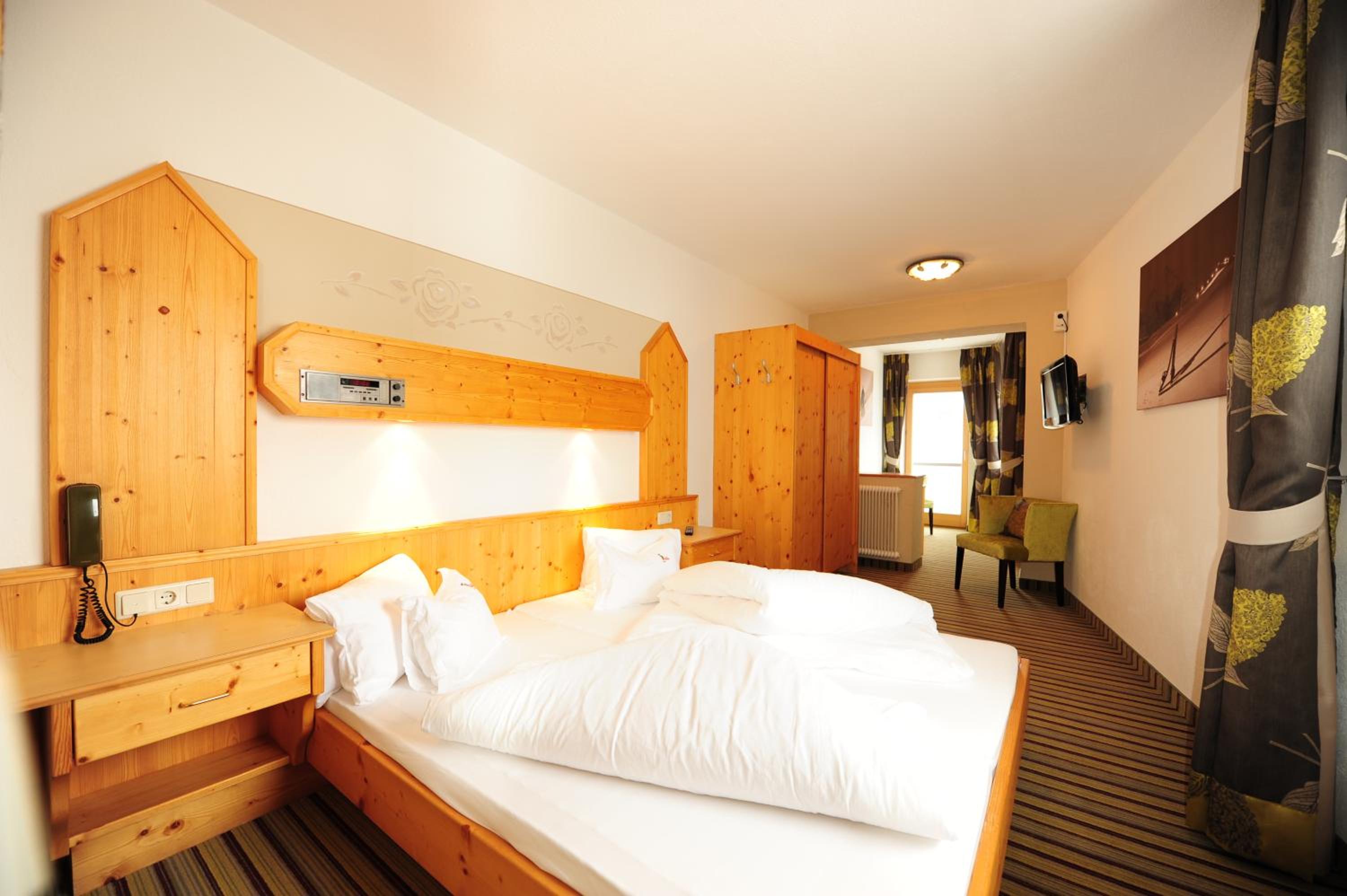Deluxe Double Room photo 2