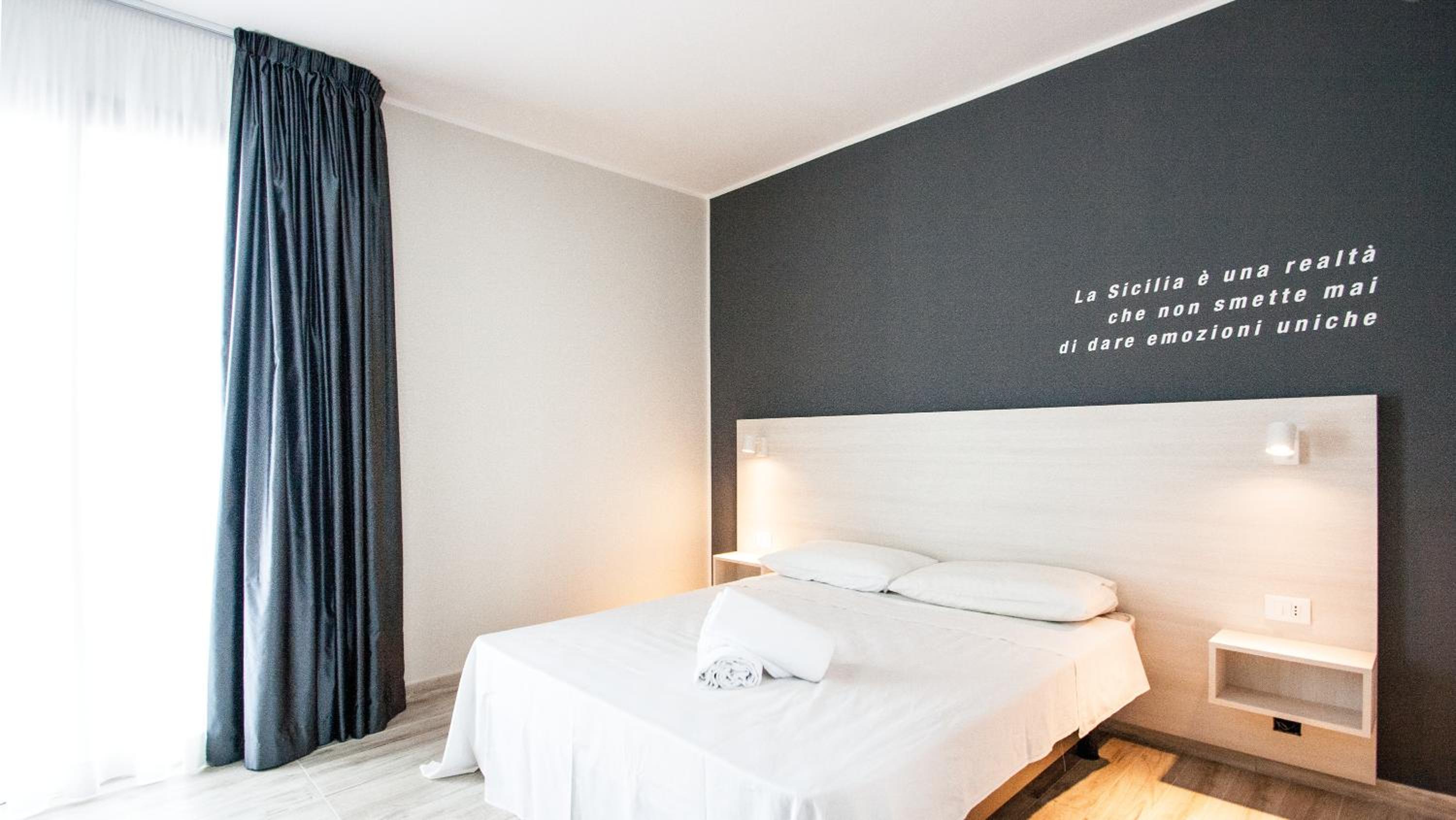 Deluxe Double Room - Photo 1