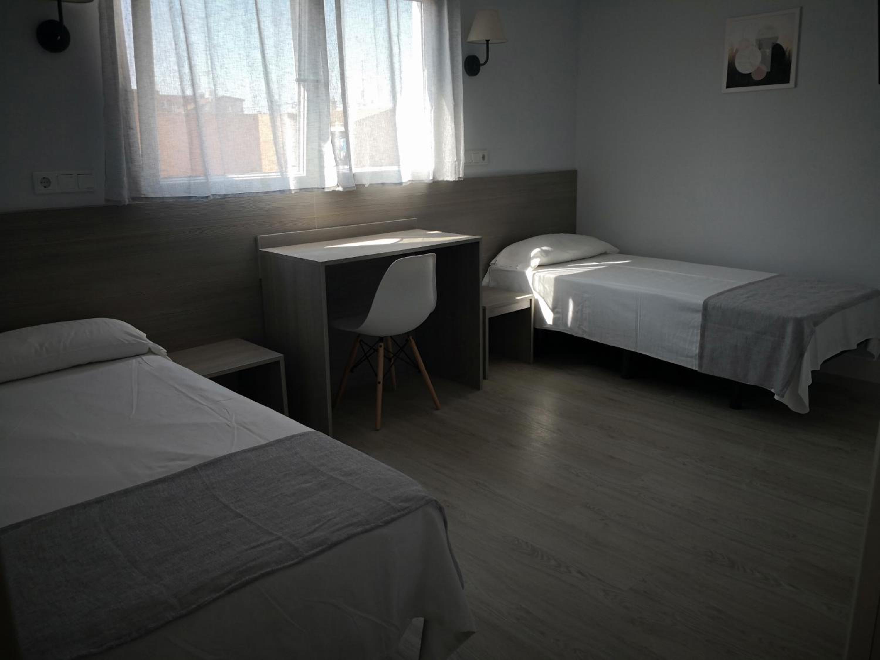 Twin Room - Photo 5