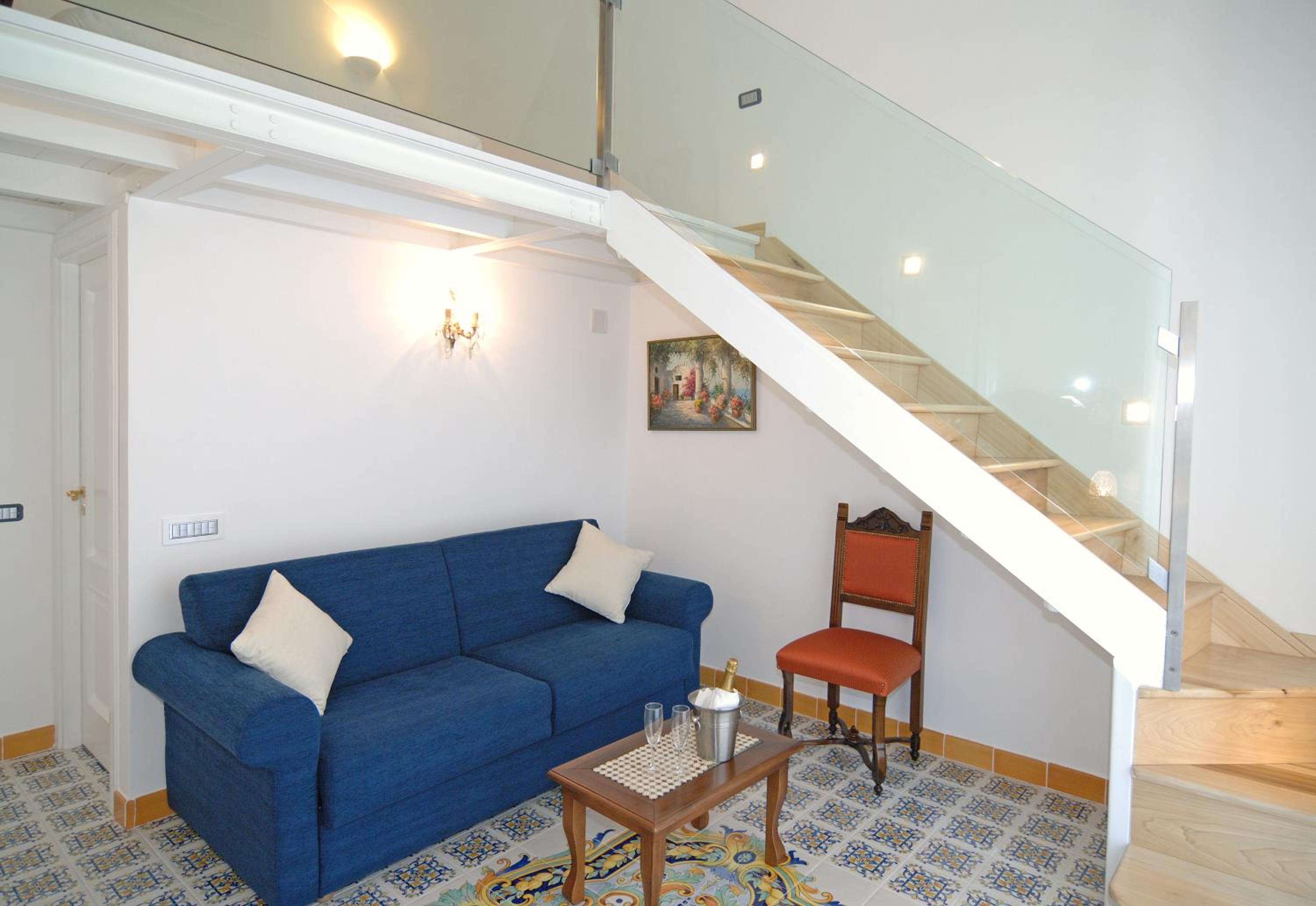 Junior Suite with Balcony - Photo 2