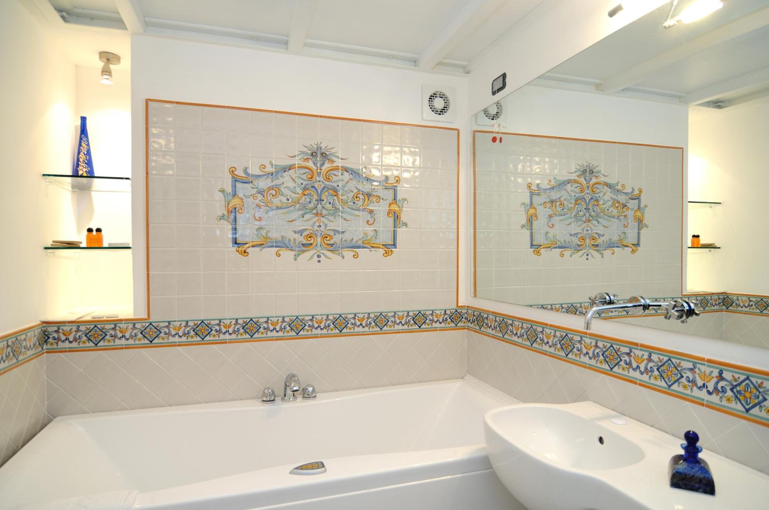 Junior Suite with Balcony - Photo 45