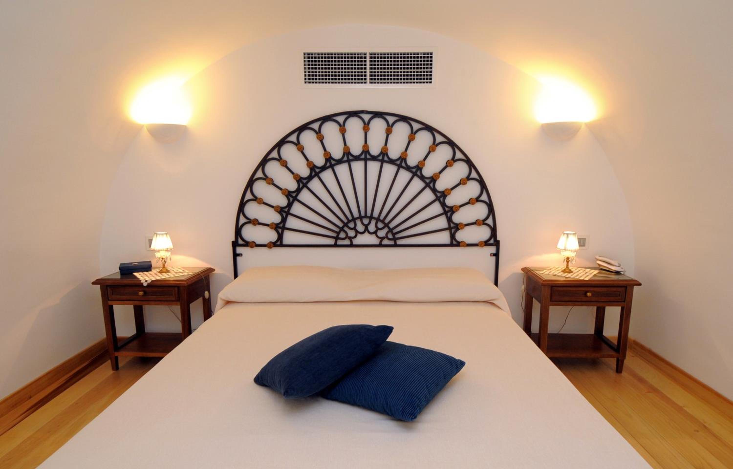 Junior Suite with Balcony - Photo 41