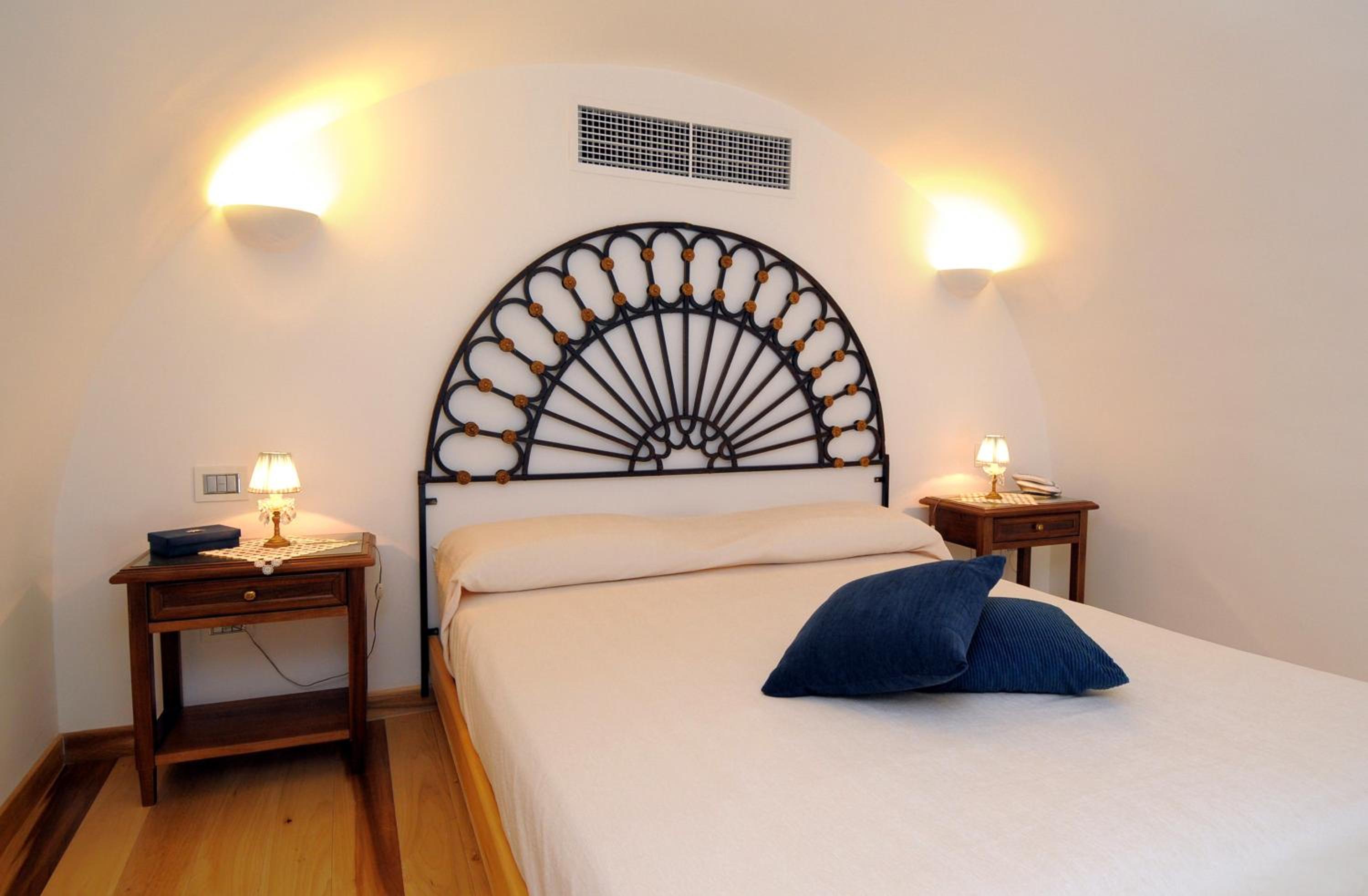 Junior Suite with Balcony - Photo 64