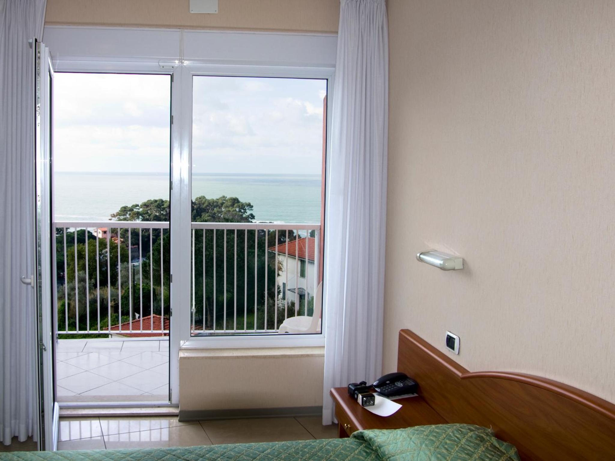 Double Room with Sea View - Photo 6