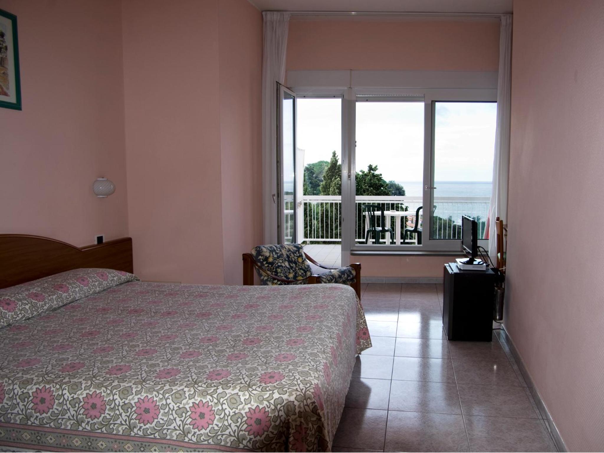 Double Room with Sea View - Photo 2