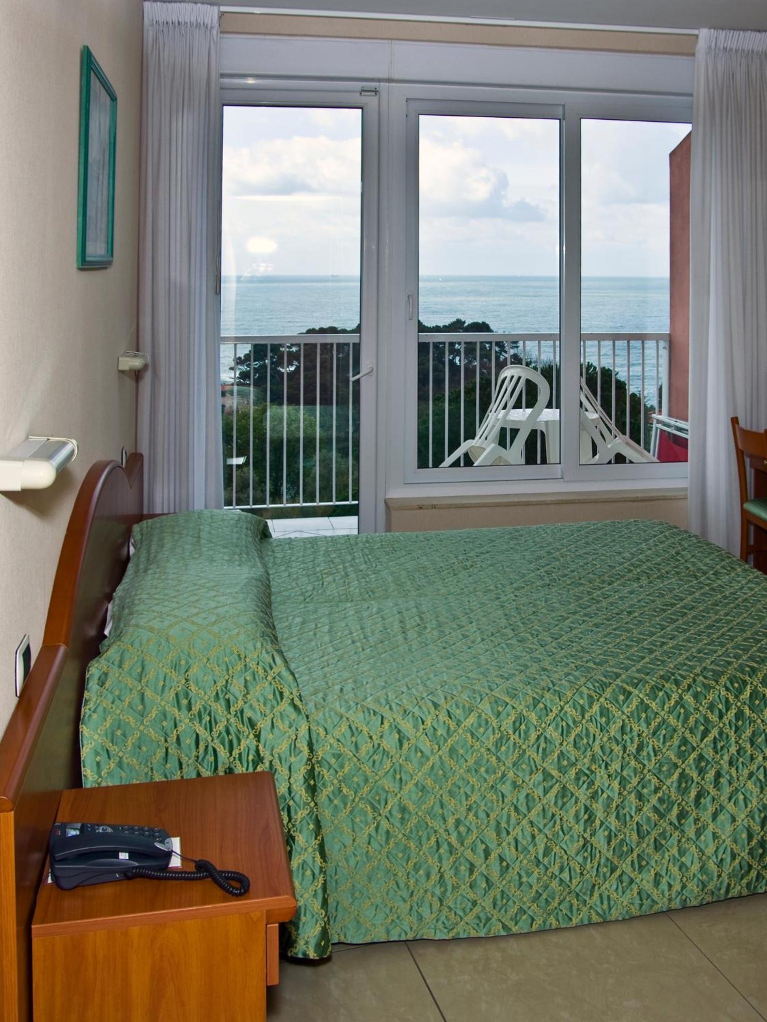 Double Room with Sea View - Photo 5