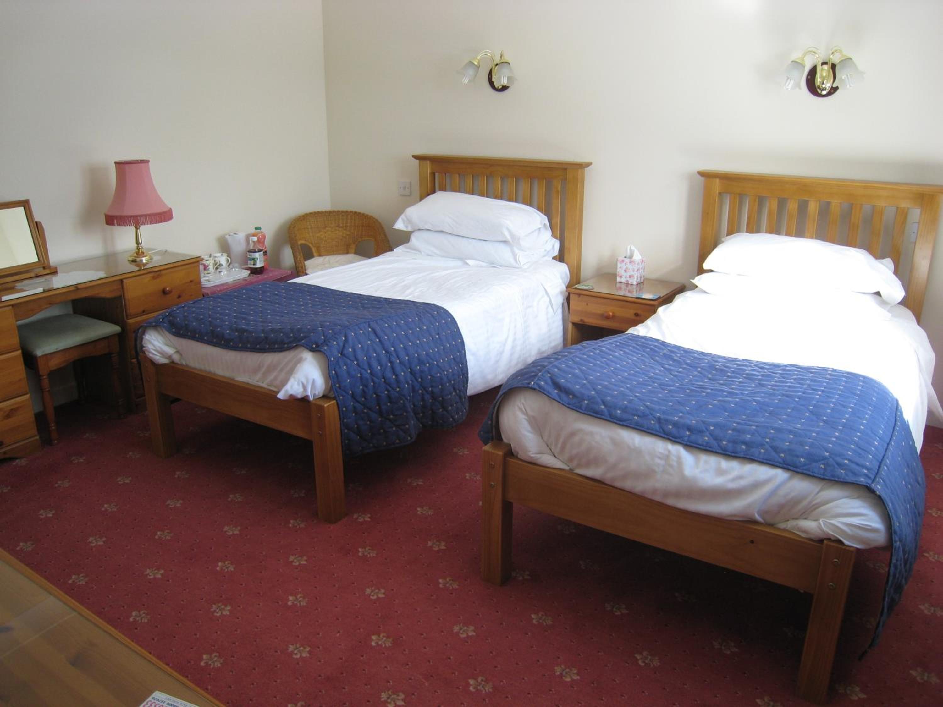 Twin Room - Photo 5