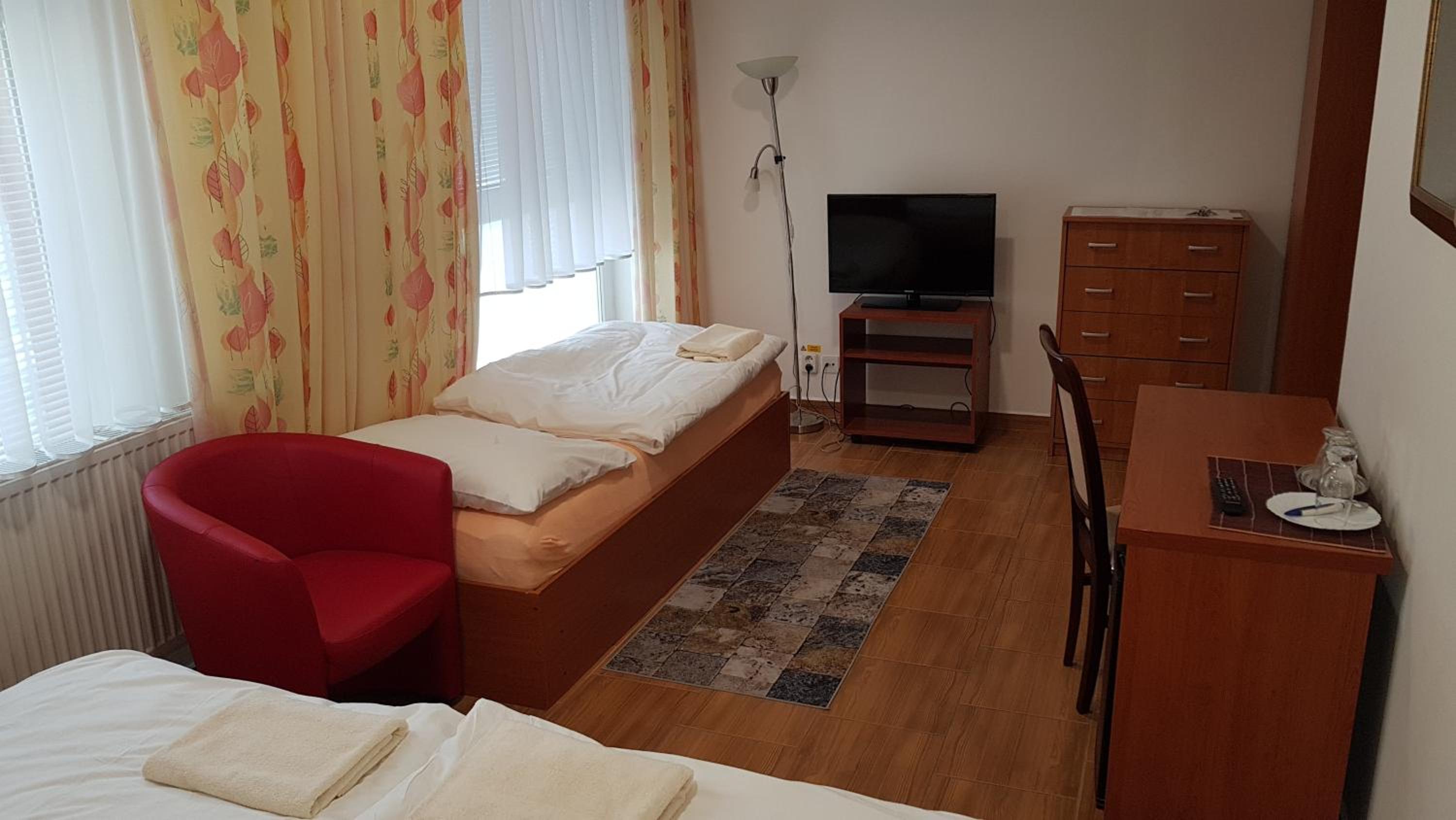 Standard Triple Room (no pets) photo 3