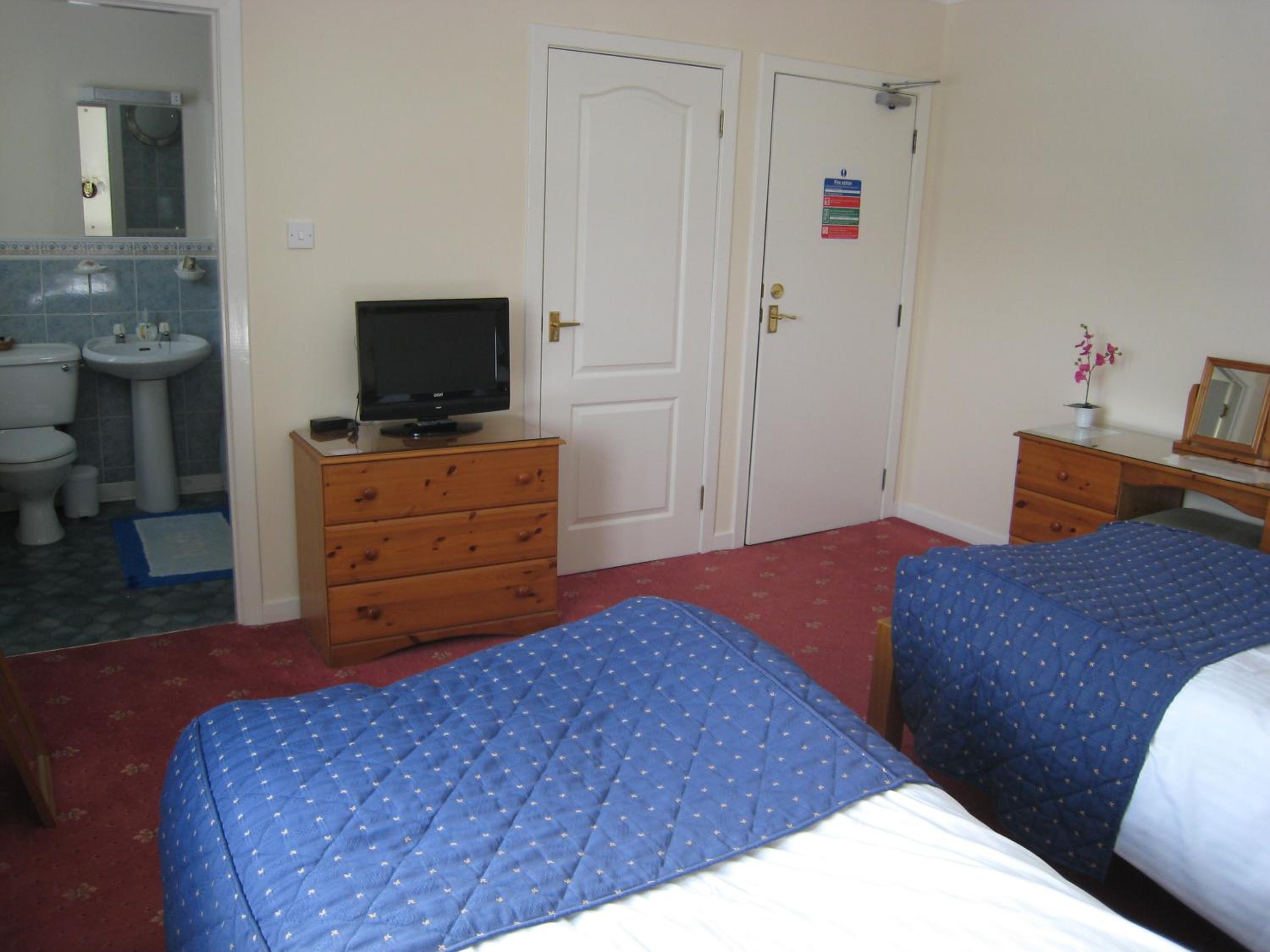 Twin Room - Photo 4
