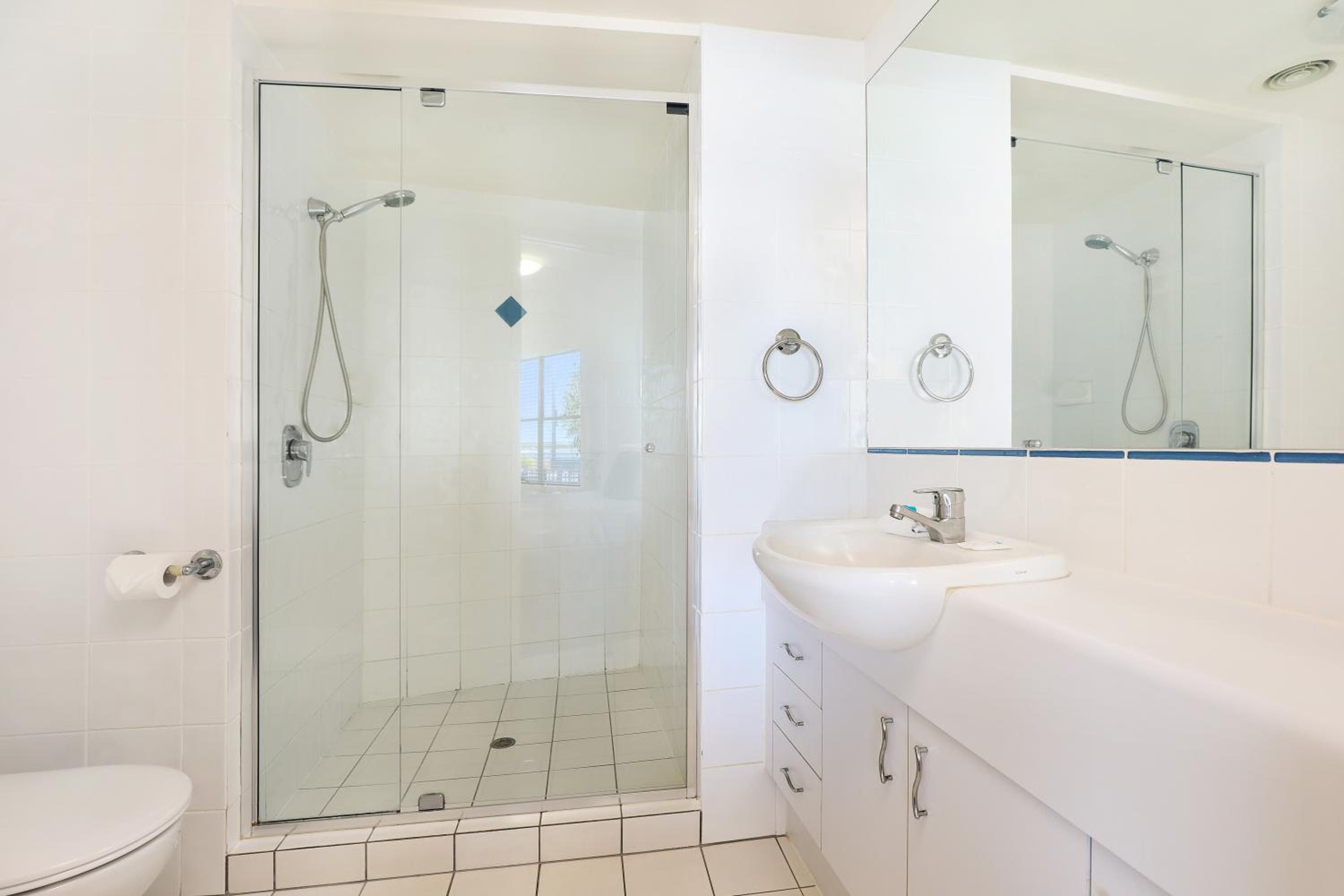 Deluxe Two Bedroom Apartment with Ocean View photo 3