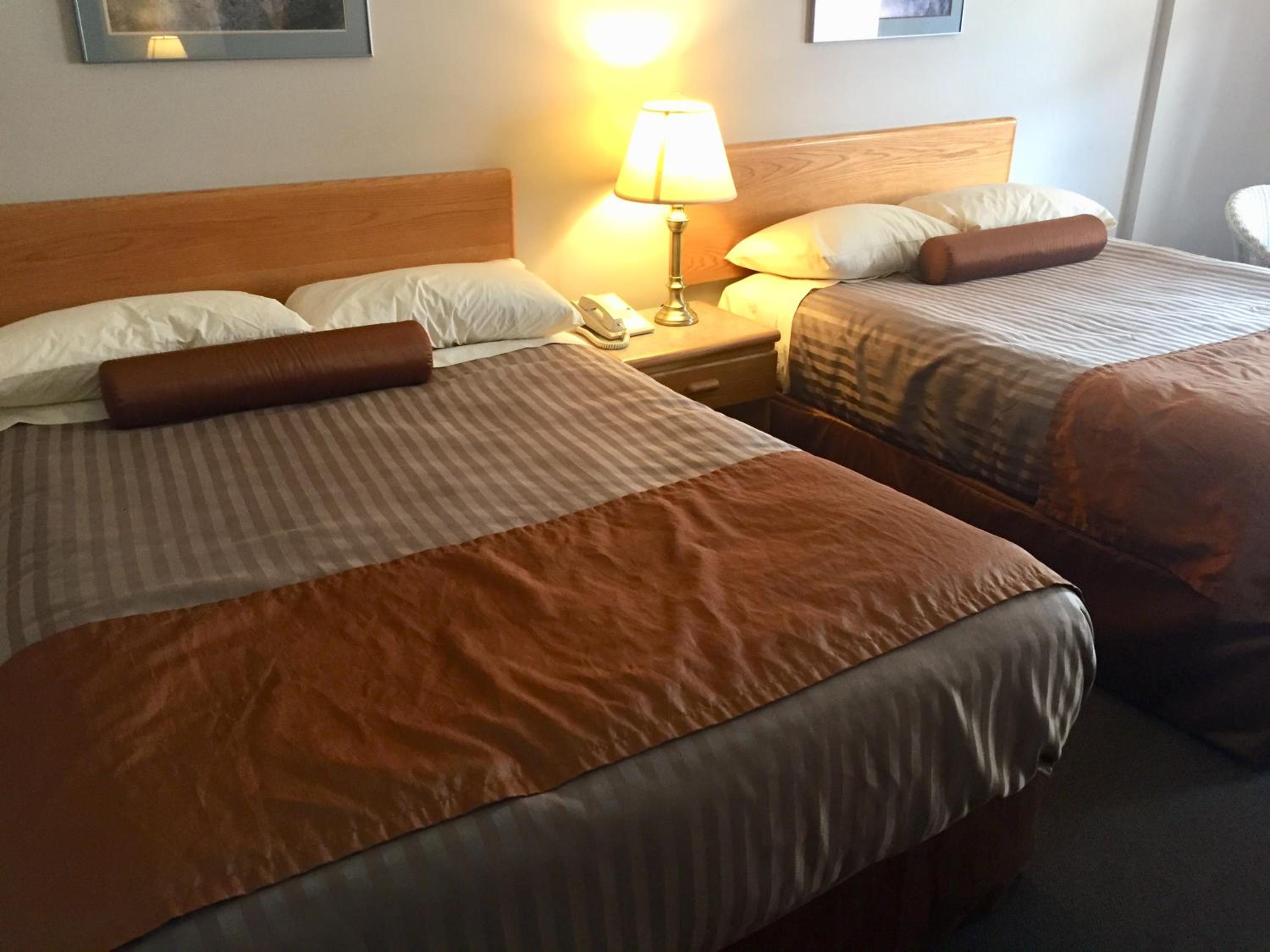 Queen Room with Two Queen Beds and Balcony photo 2