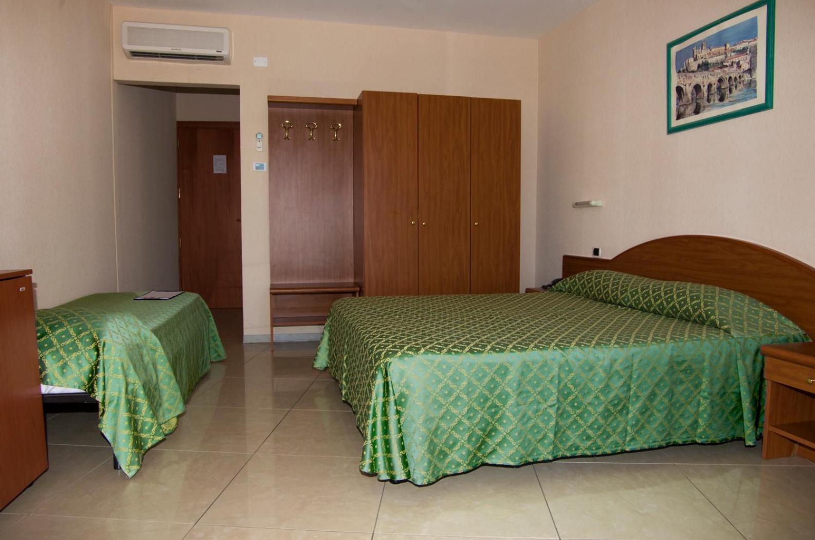 Triple Room with Sea View - Photo 5