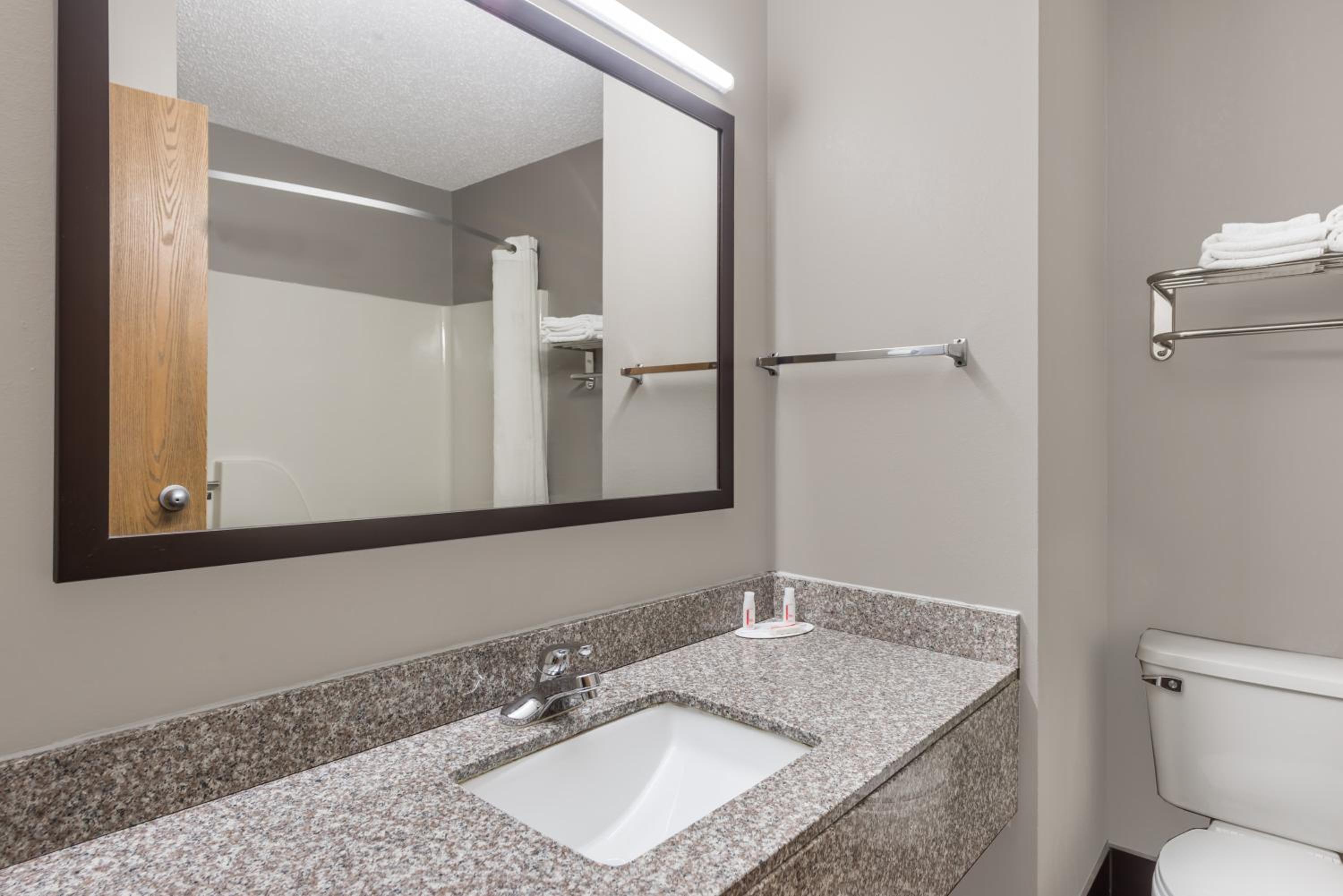 King Room - Non-Smoking - Photo 3
