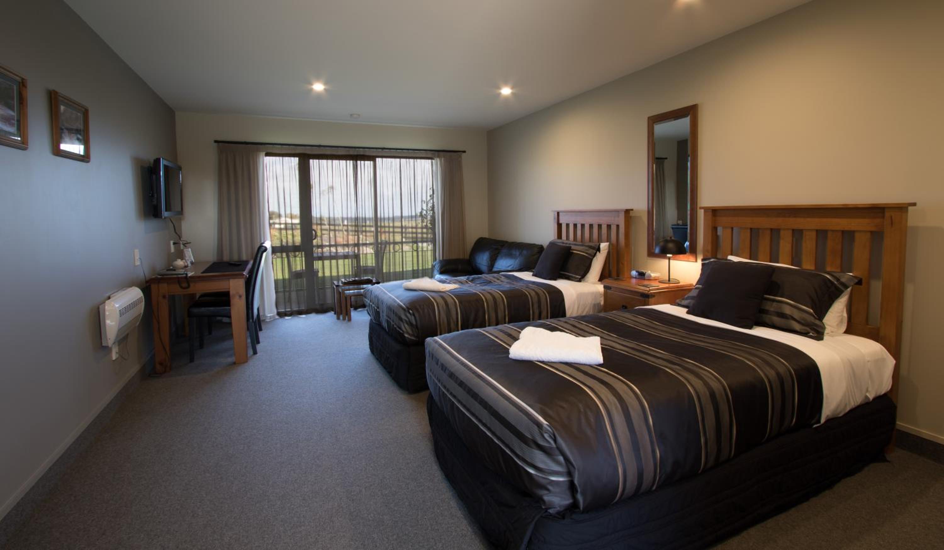 Deluxe Twin Room - Photo 3