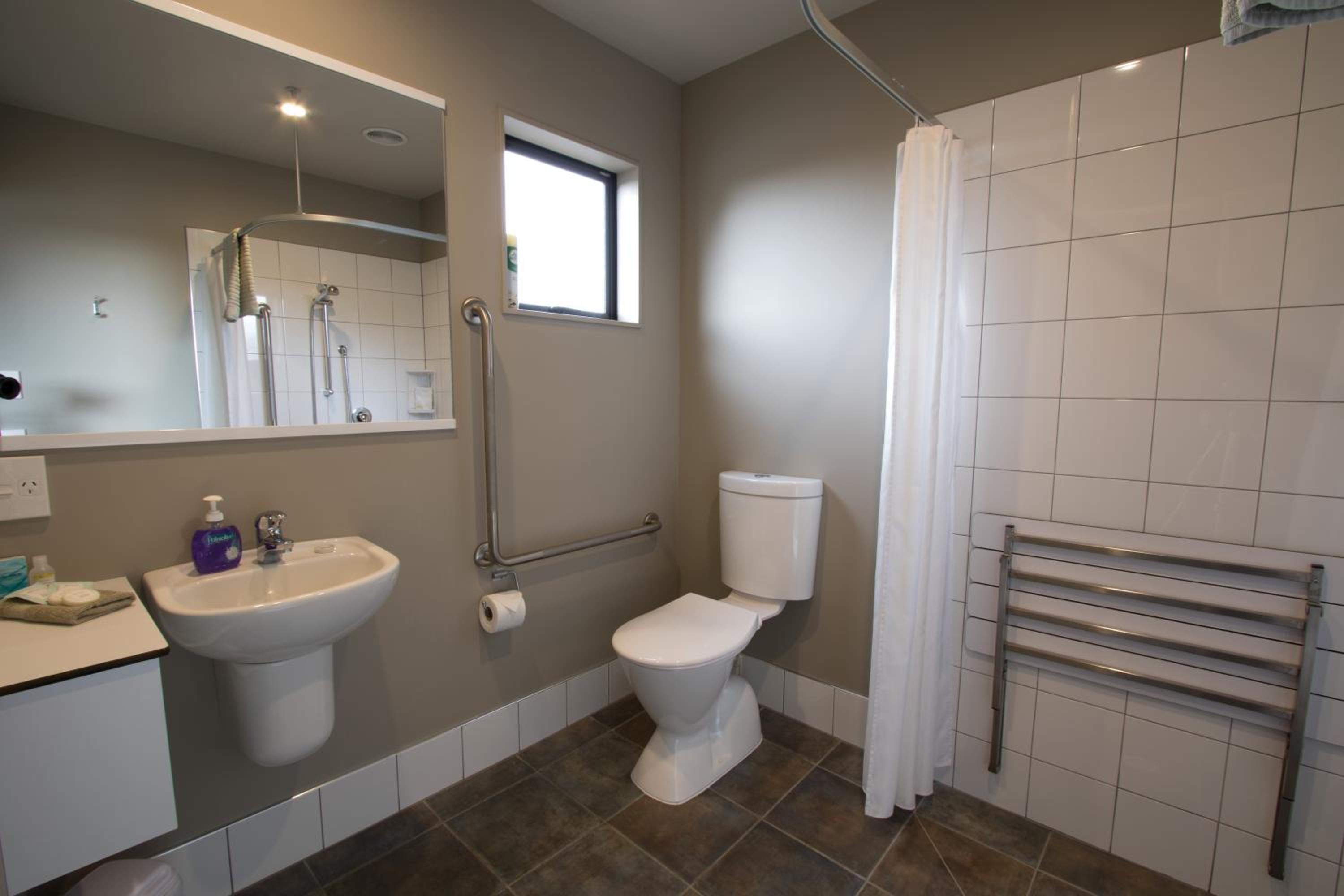 Queen Studio - Disability Access - Photo 4