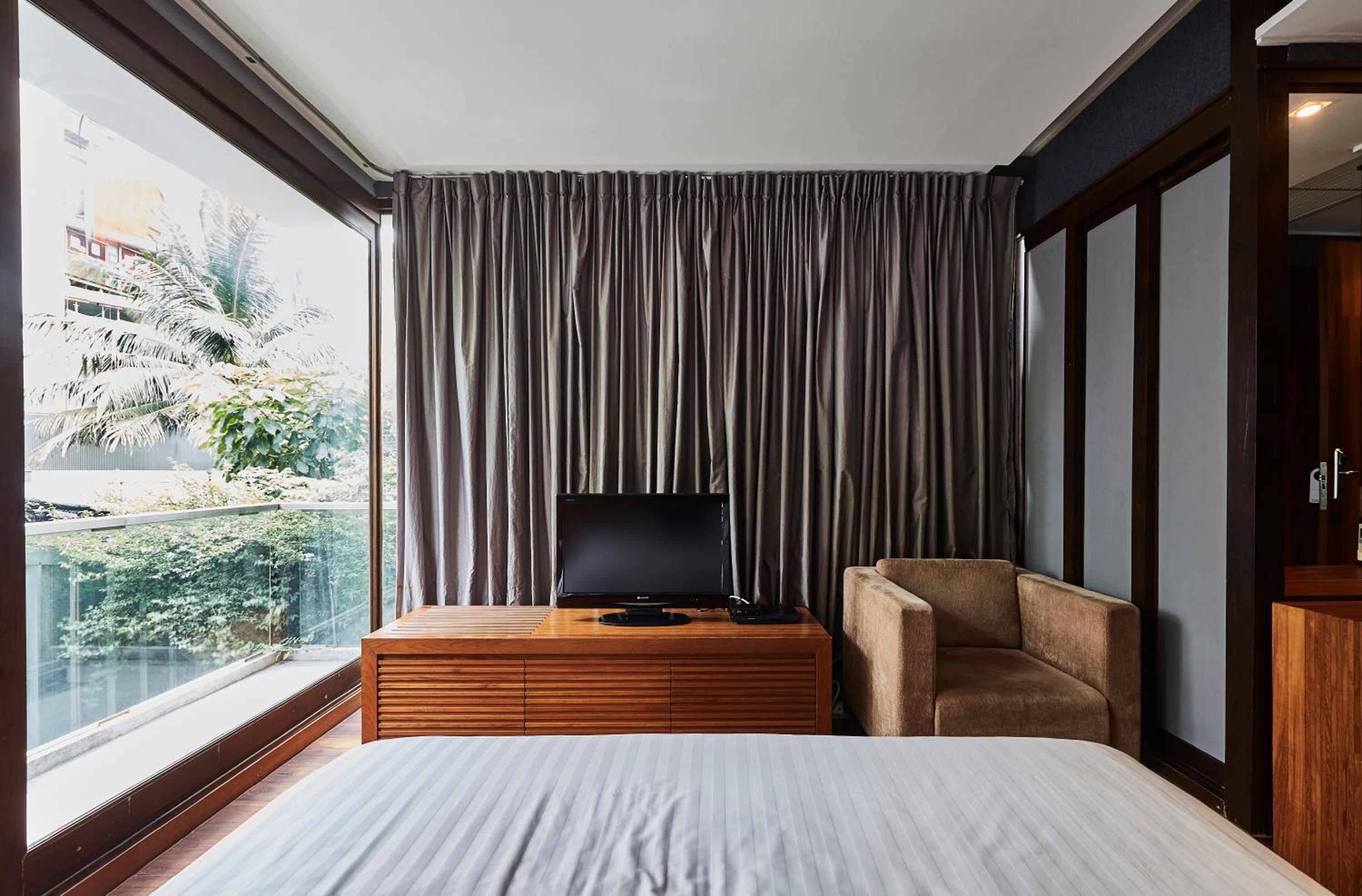 Studio Corner King Bed photo 3