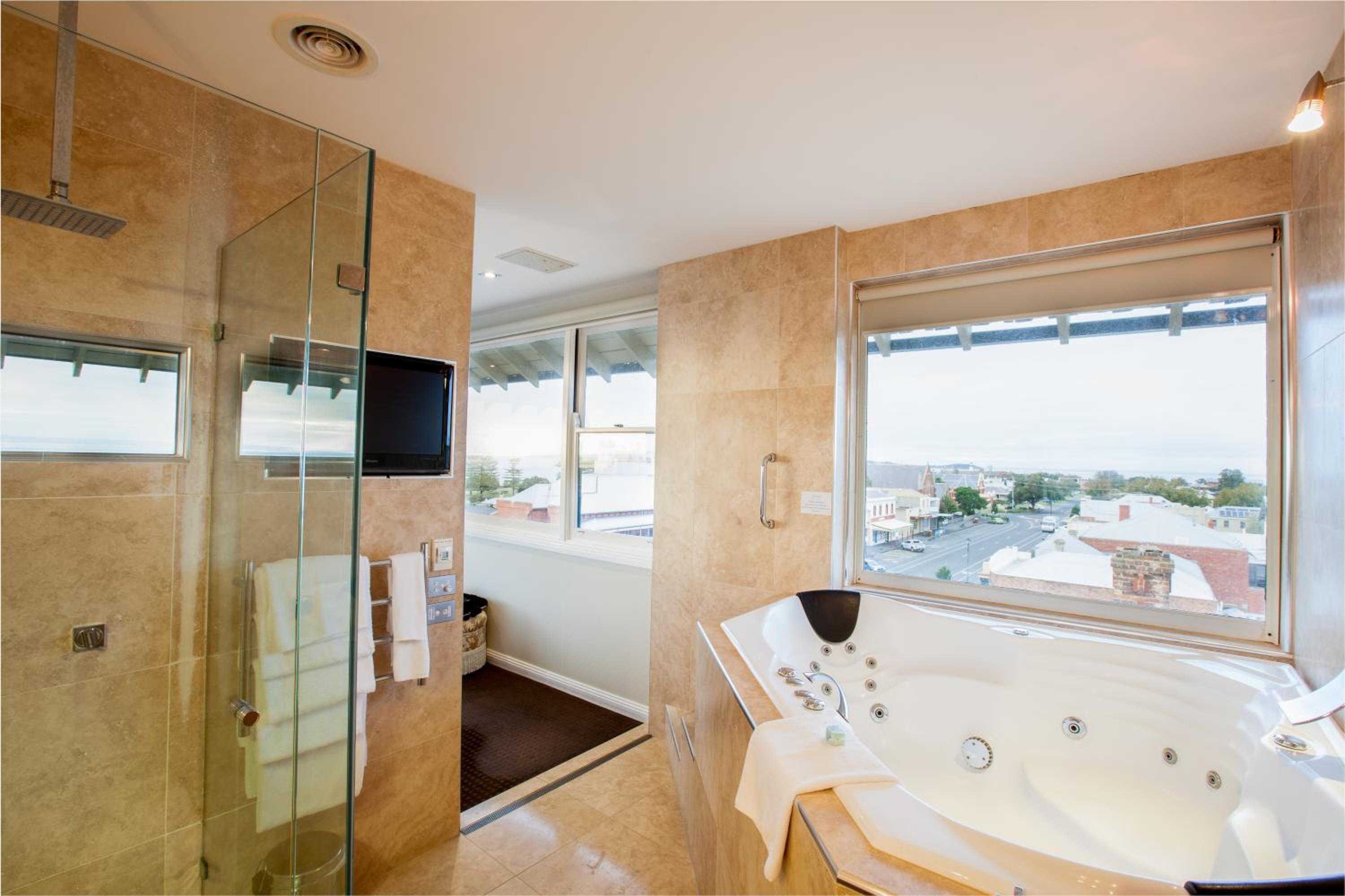 Turret Suite - Photo 3