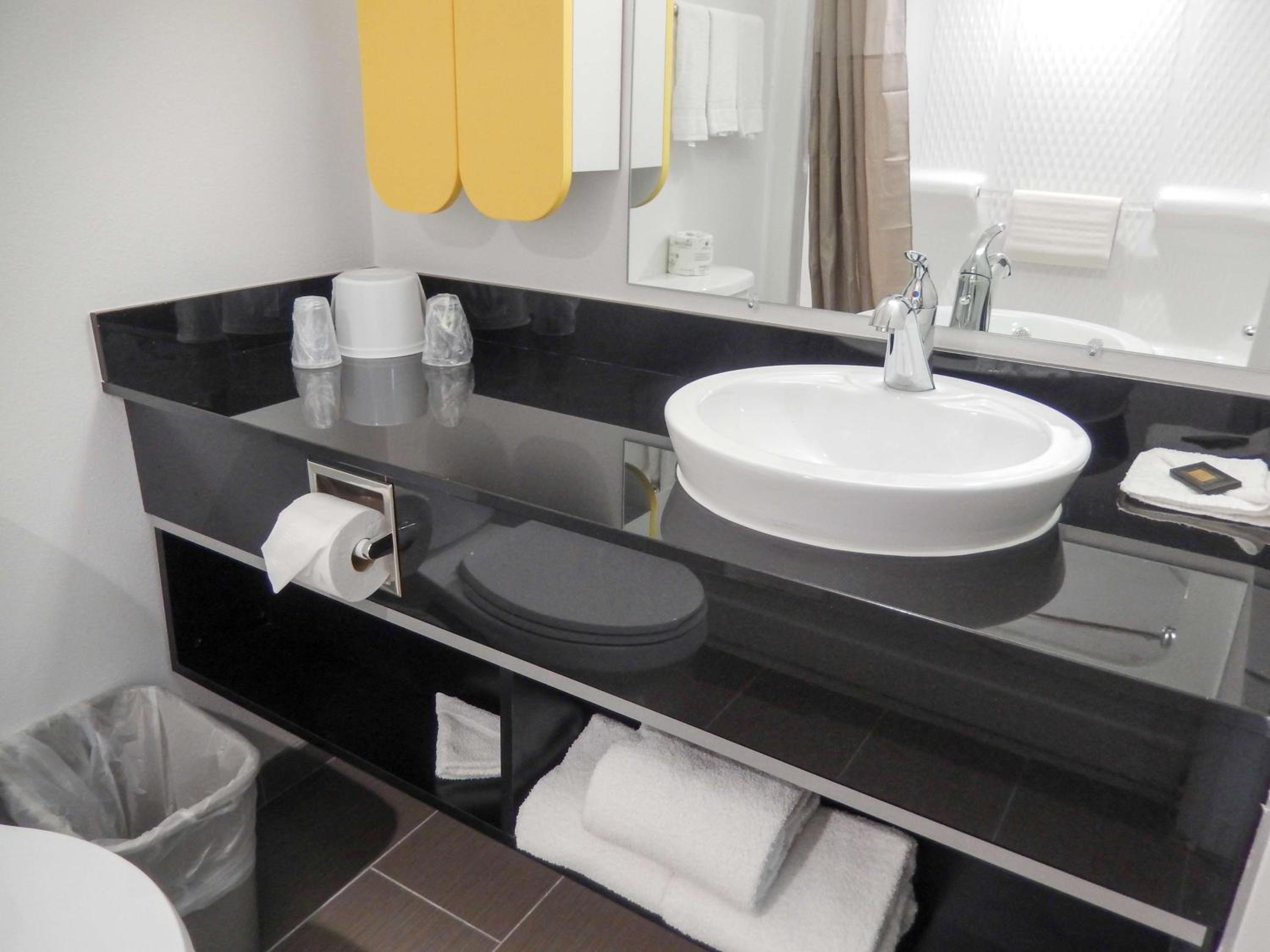 Queen Room - Disability Access - Roll in Shower