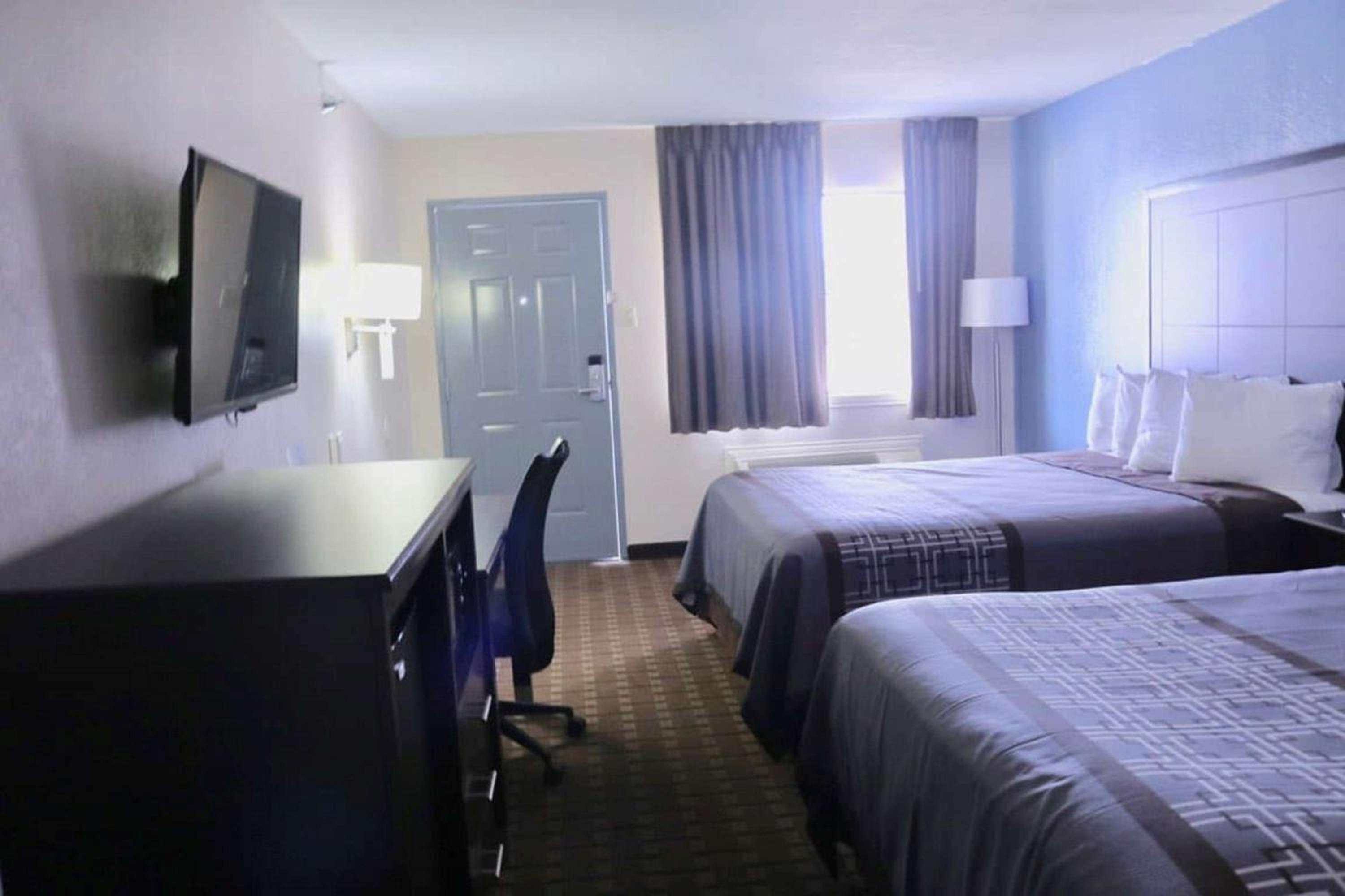 Queen Room with Two Queen Beds - Non-Smoking photo 1